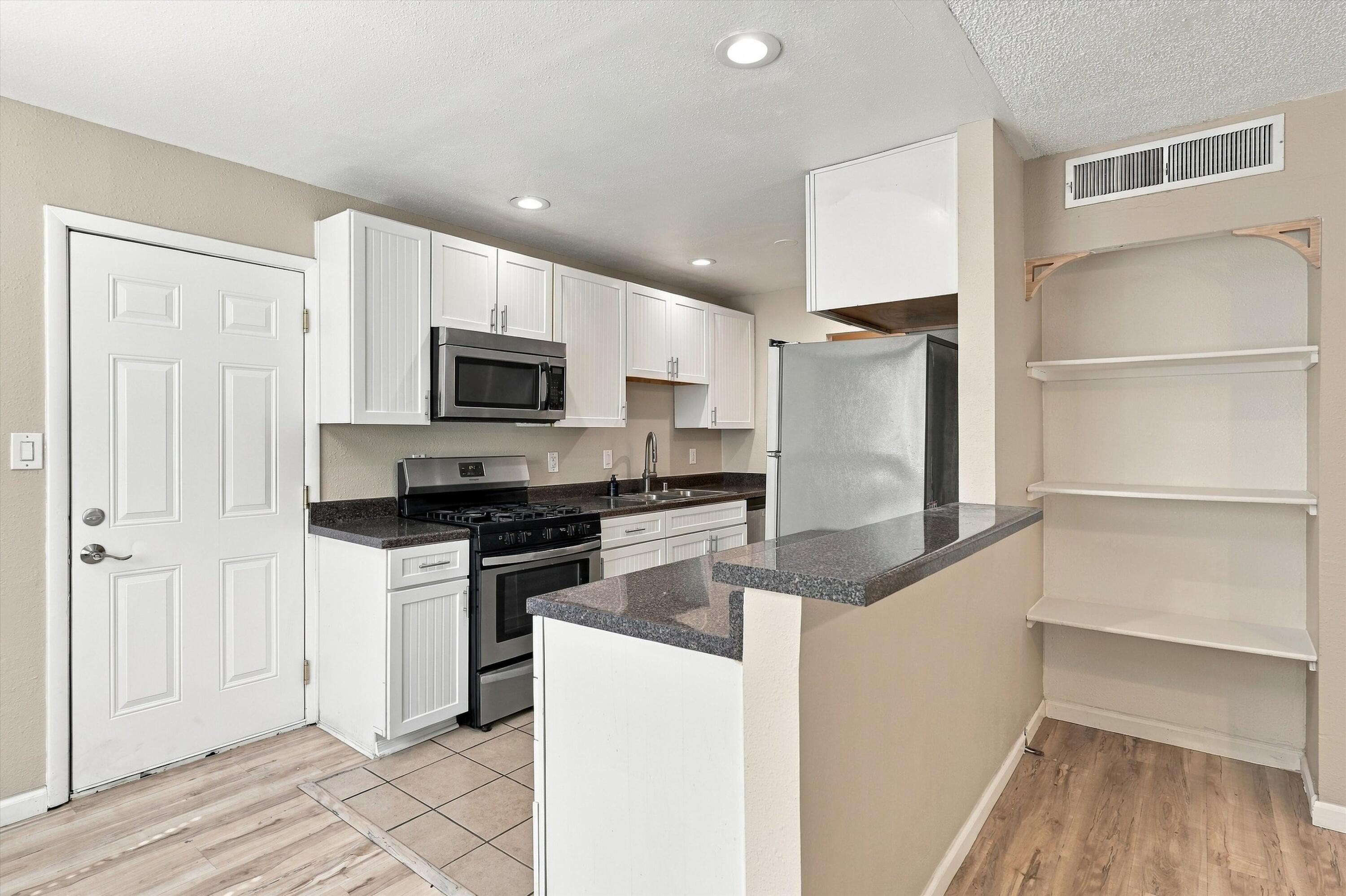 Photo 12 — 1212 Willys Knight Drive NE