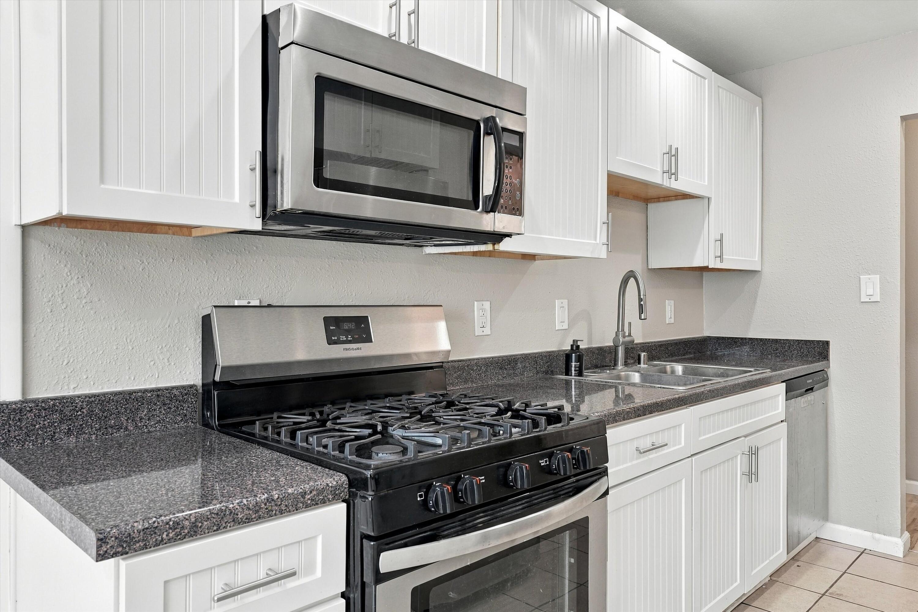 Photo 13 — 1212 Willys Knight Drive NE