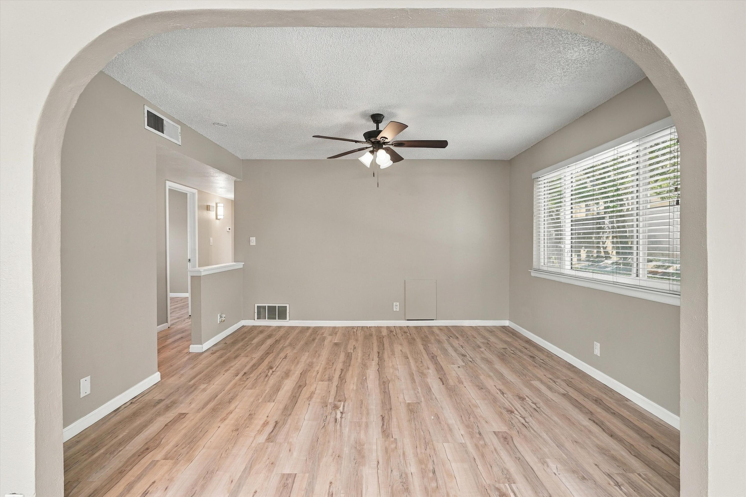 Photo 5 — 1212 Willys Knight Drive NE