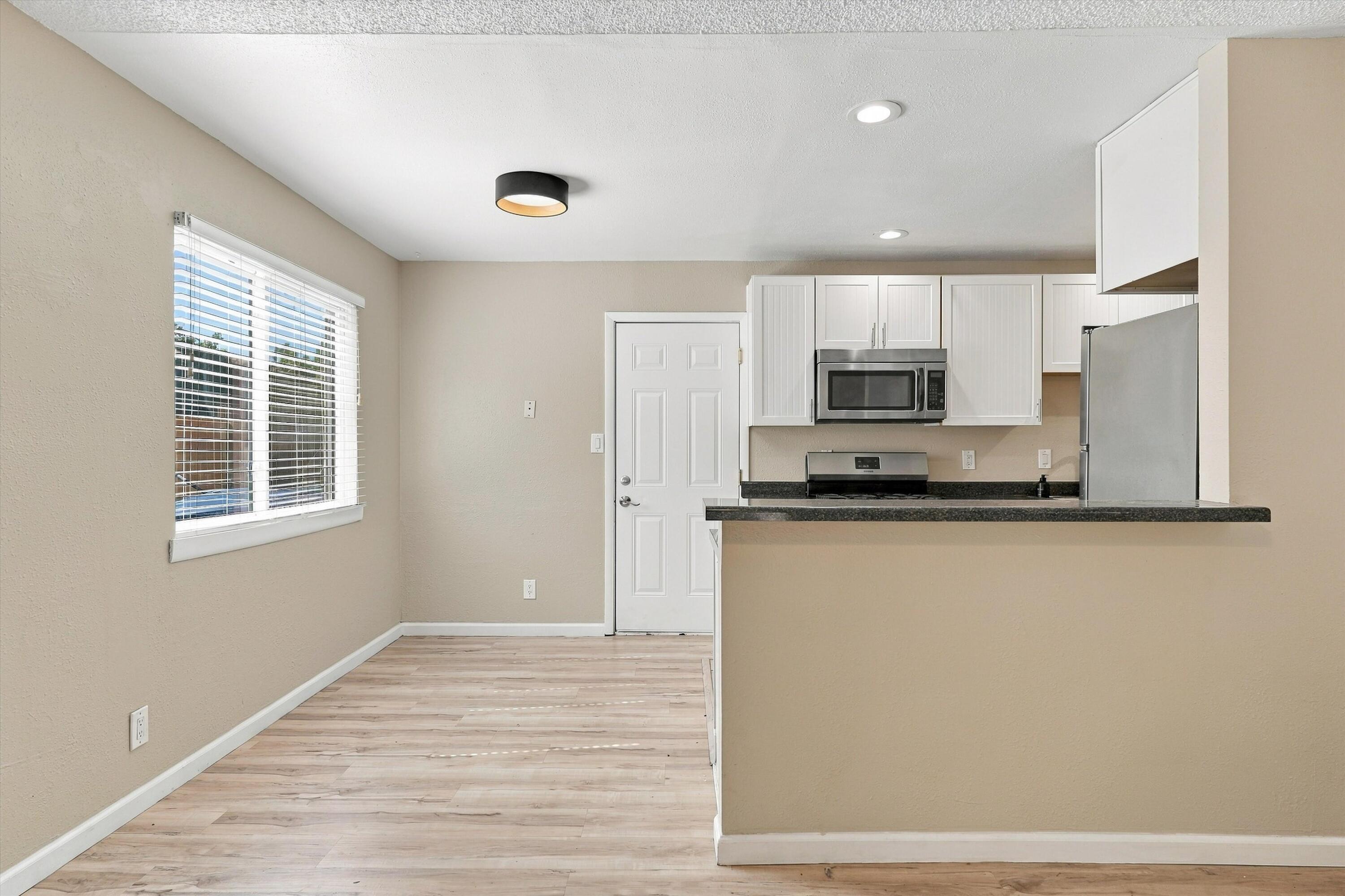 Photo 8 — 1212 Willys Knight Drive NE