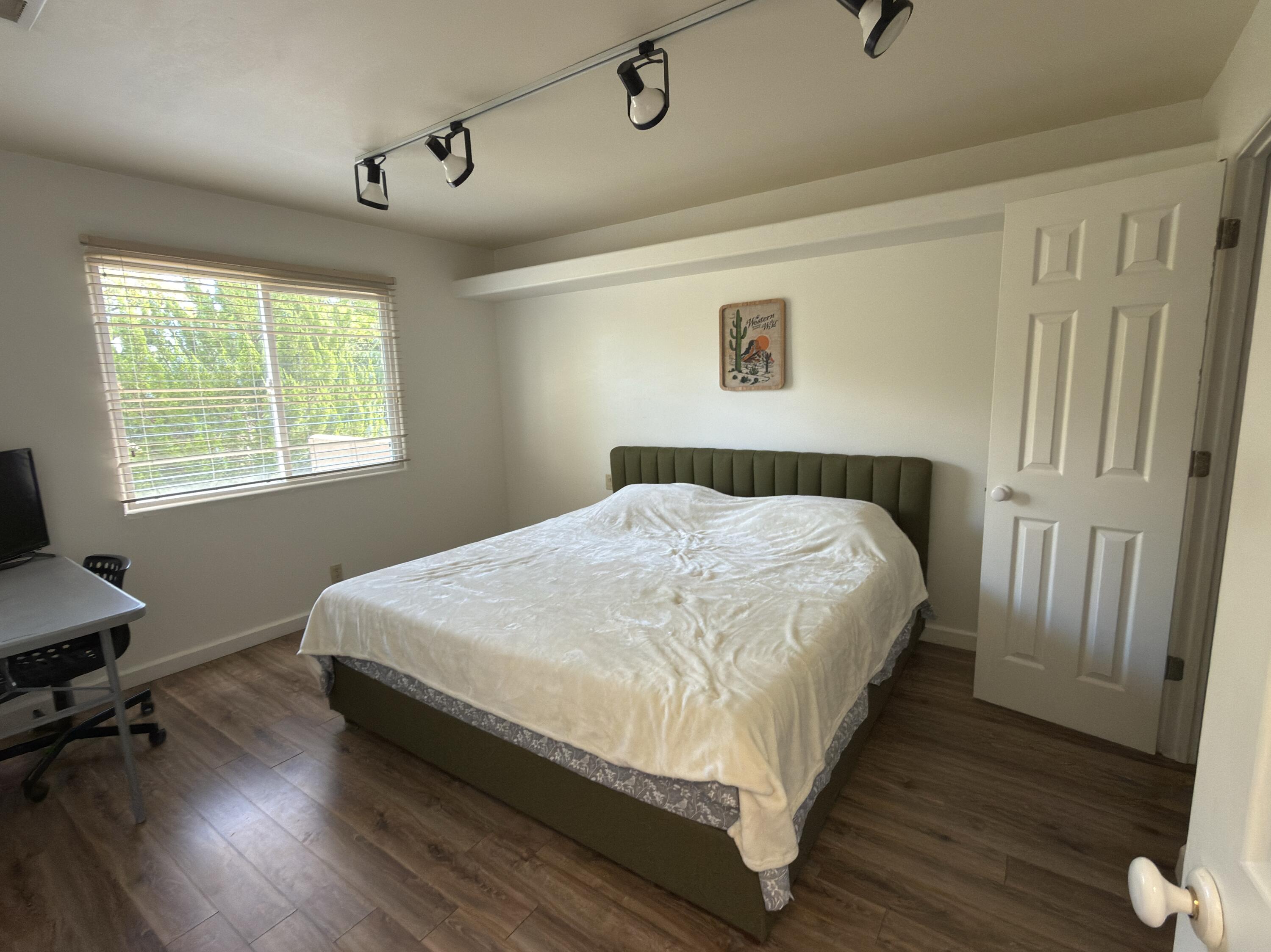 Photo 9 — 5536 Overlook Drive NE
