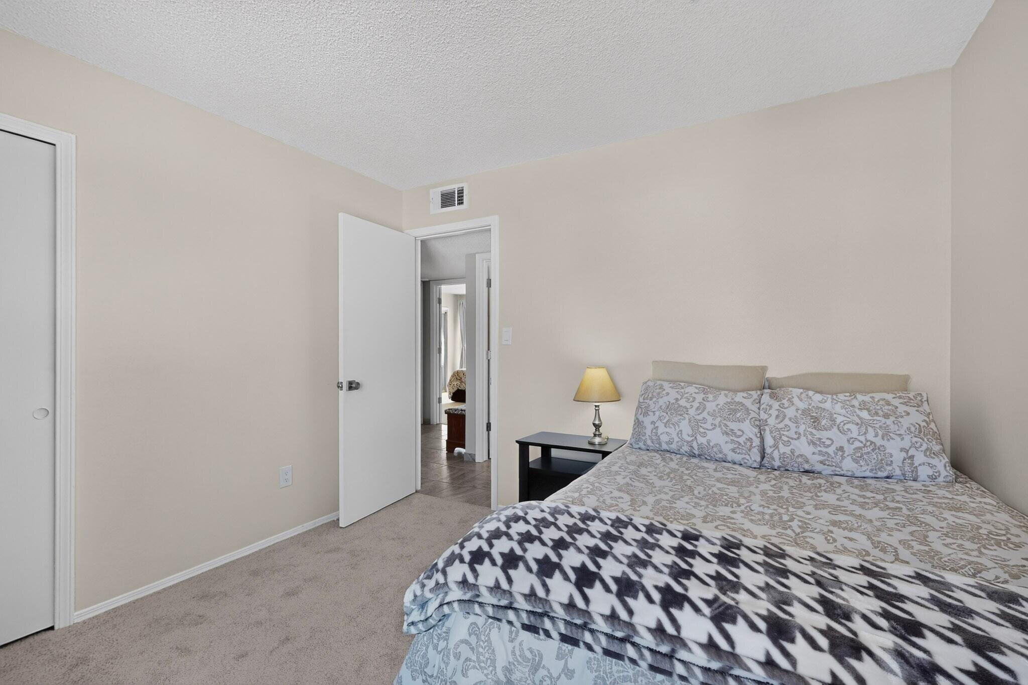 Photo 16 — 6612 Luella Anne Drive NE