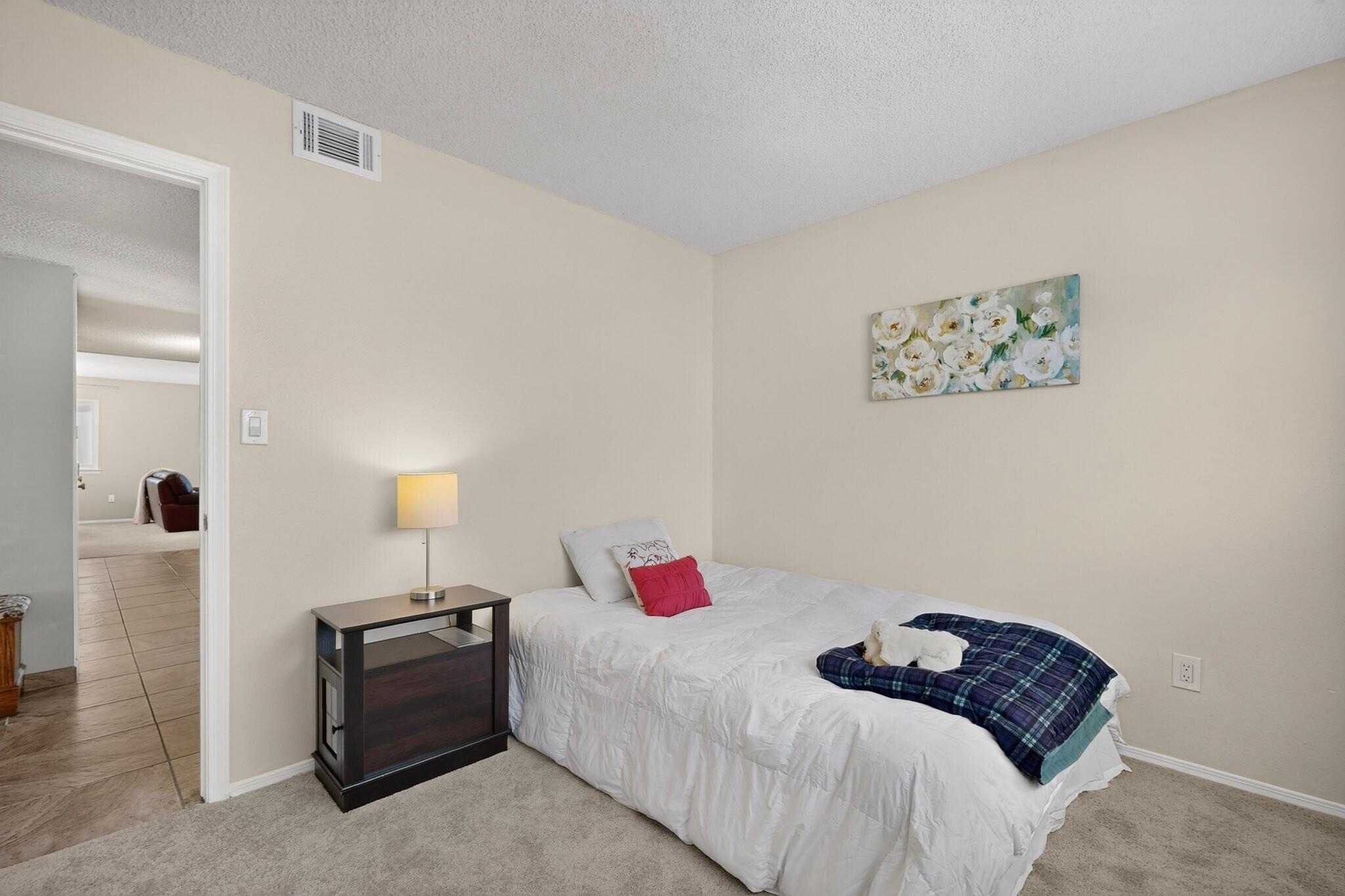 Photo 12 — 6612 Luella Anne Drive NE