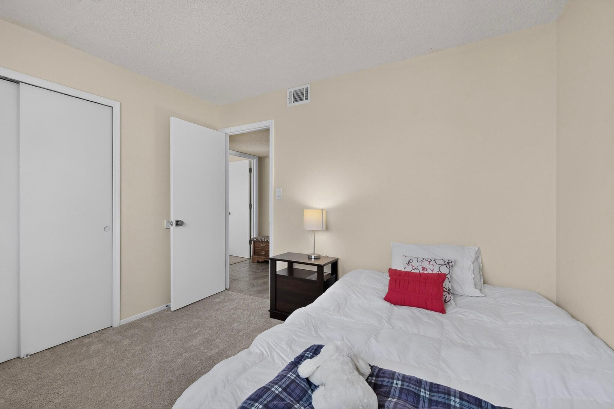 Photo 11 — 6612 Luella Anne Drive NE