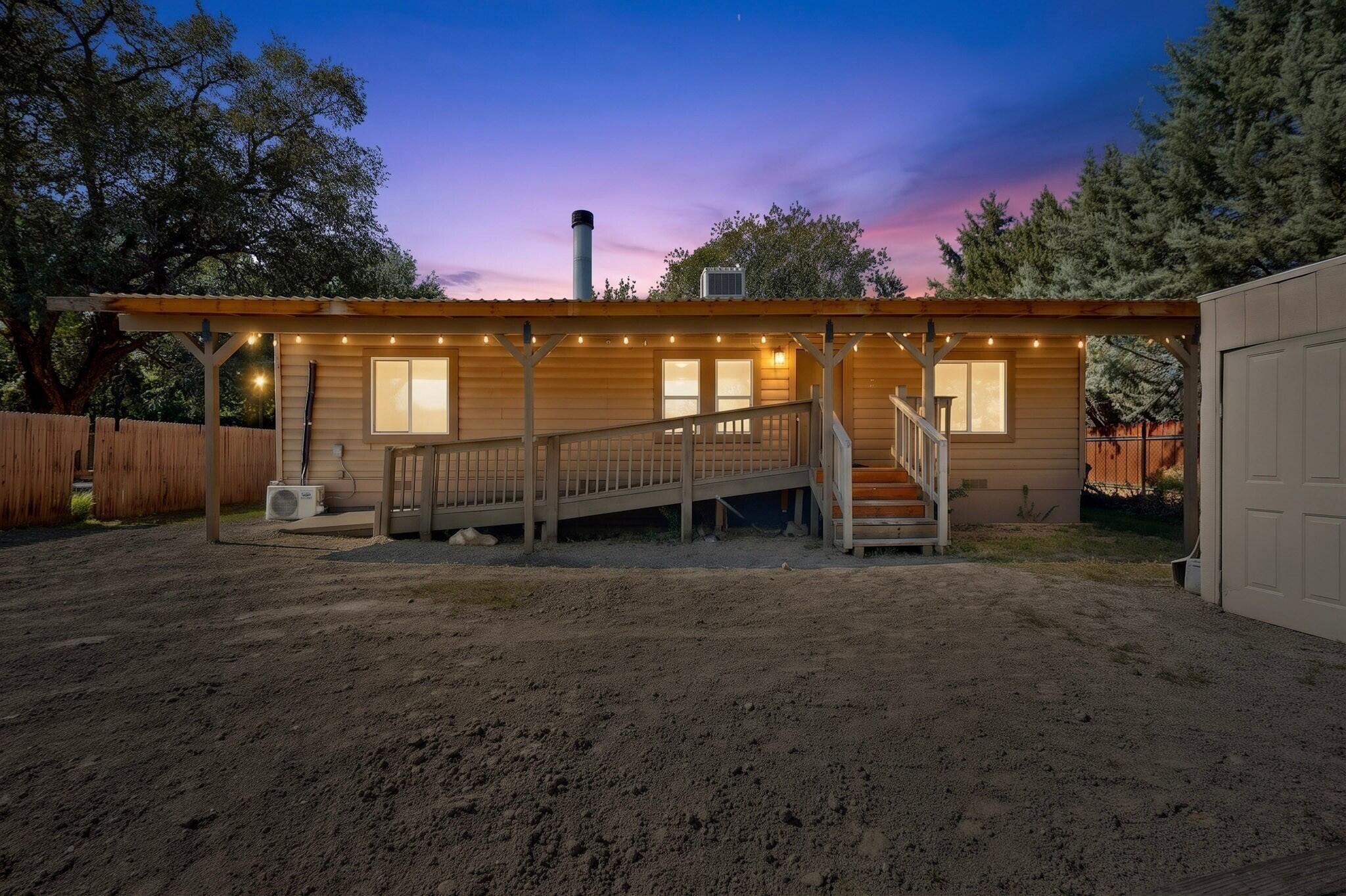 30 Camino De Los Chavez, Peralta, NM 87042
