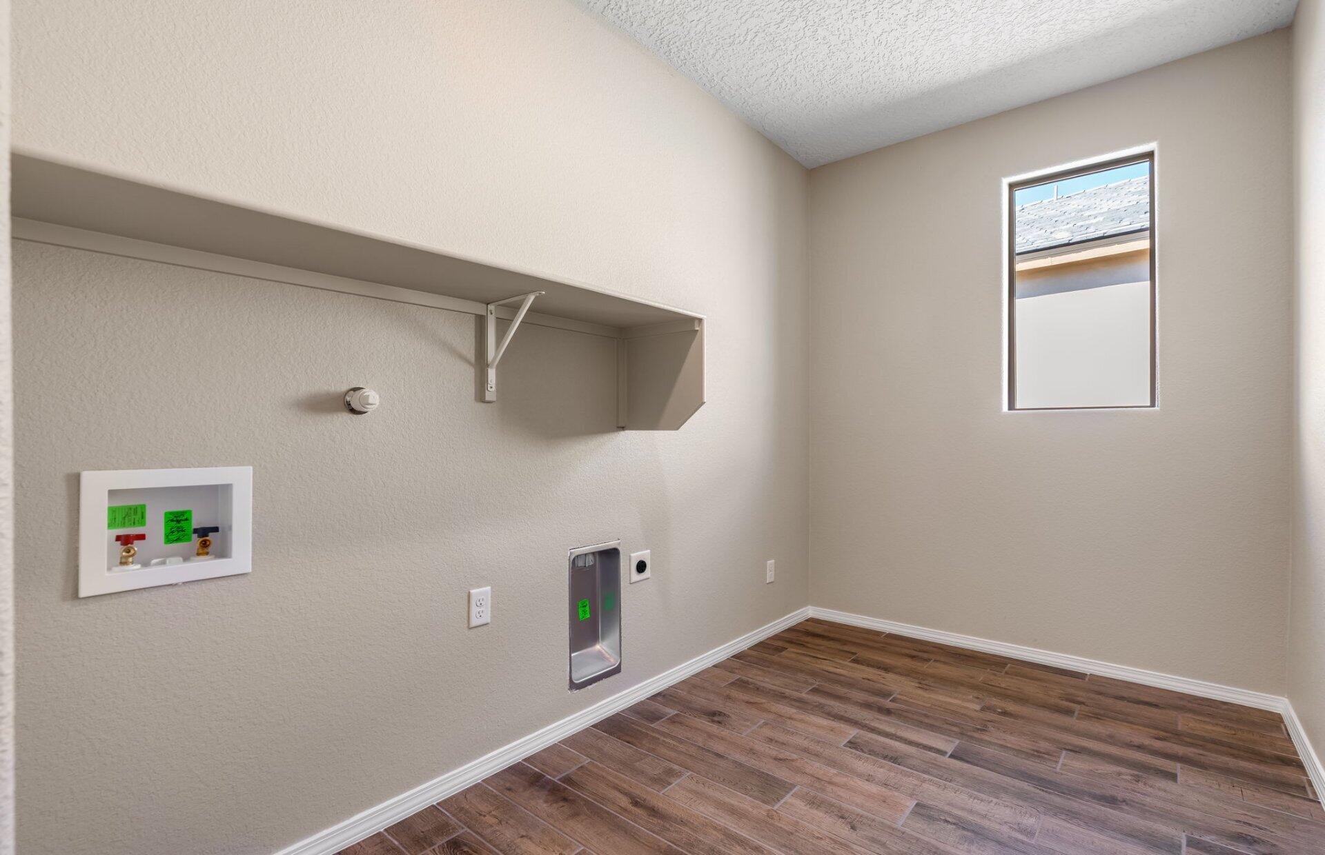 Photo 2 — 3027 Malaquita Street SE
