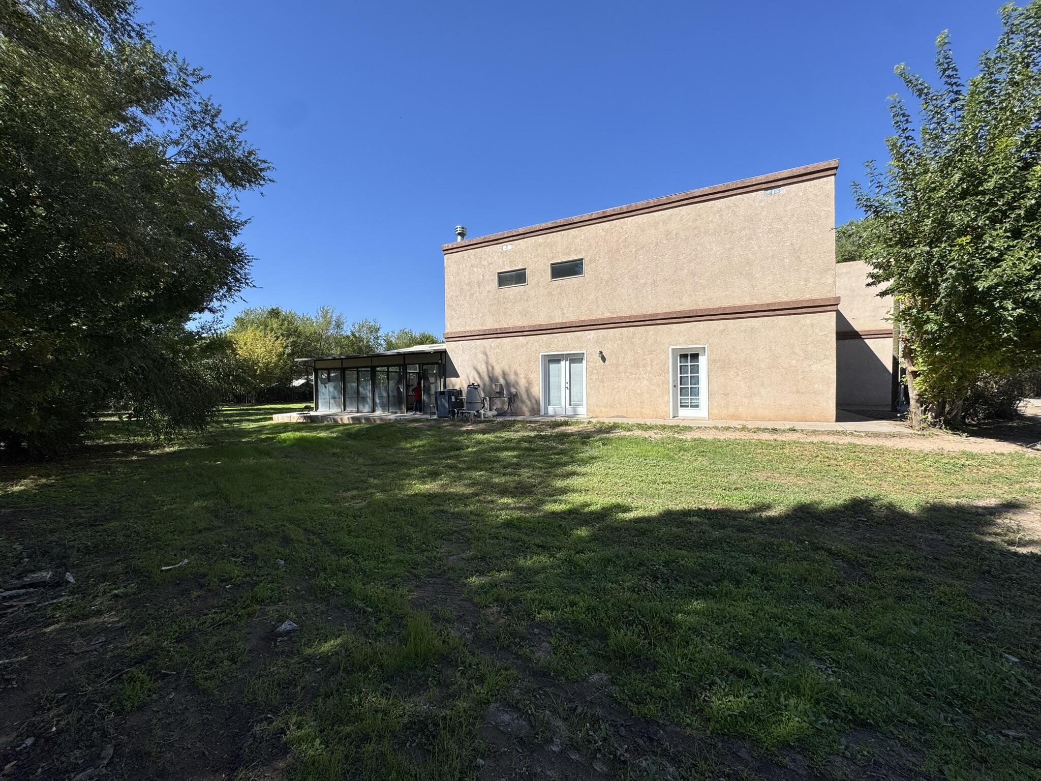 Photo 4 — 1930 Ilfield Road SW