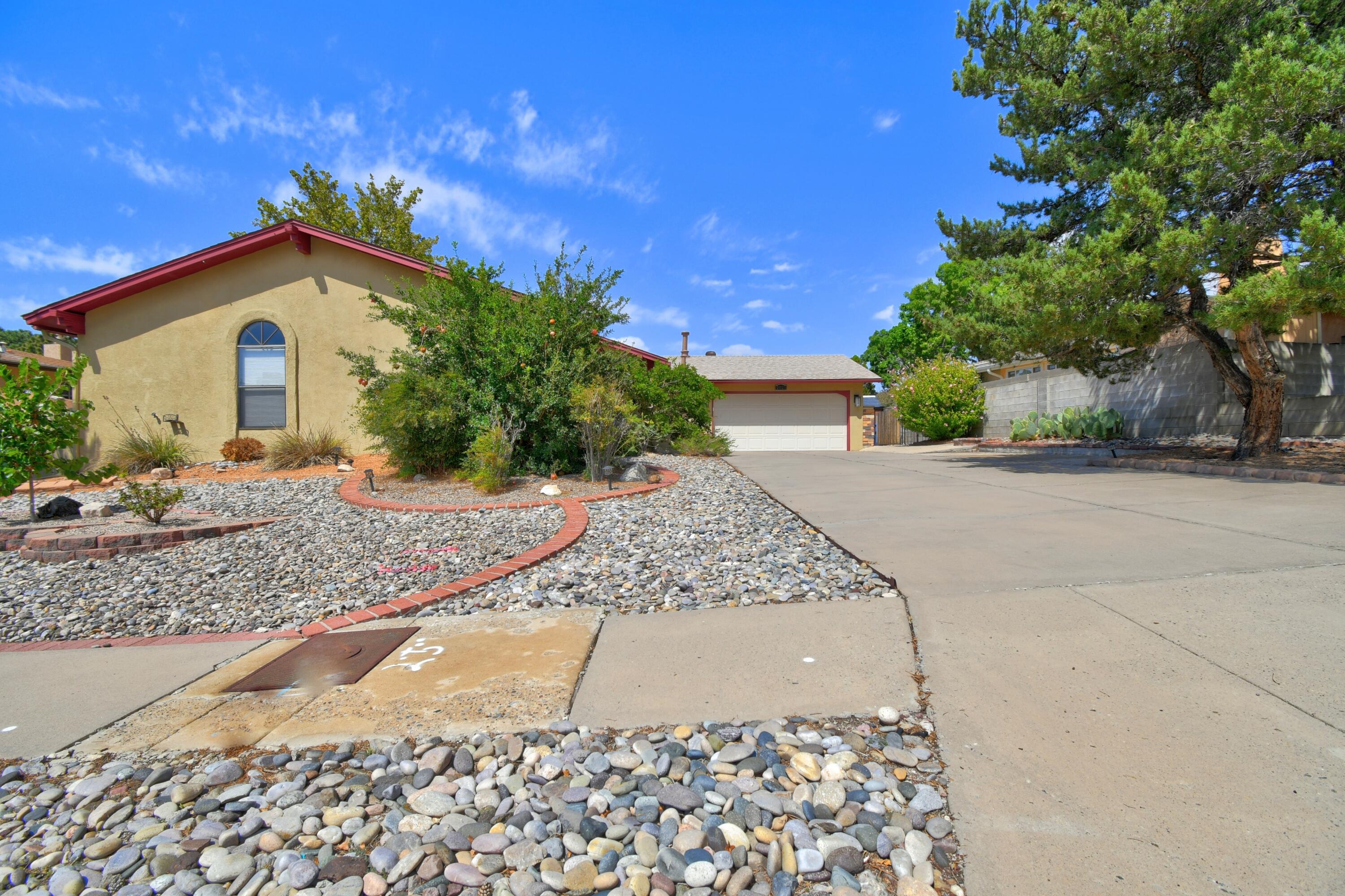 2021 Monte Largo Drive NE, Albuquerque, NM 87112