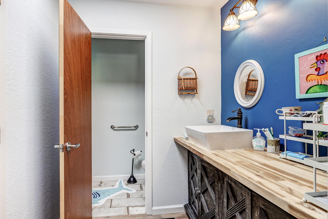 Photo 11 — 8420 Parrot Run Road NE