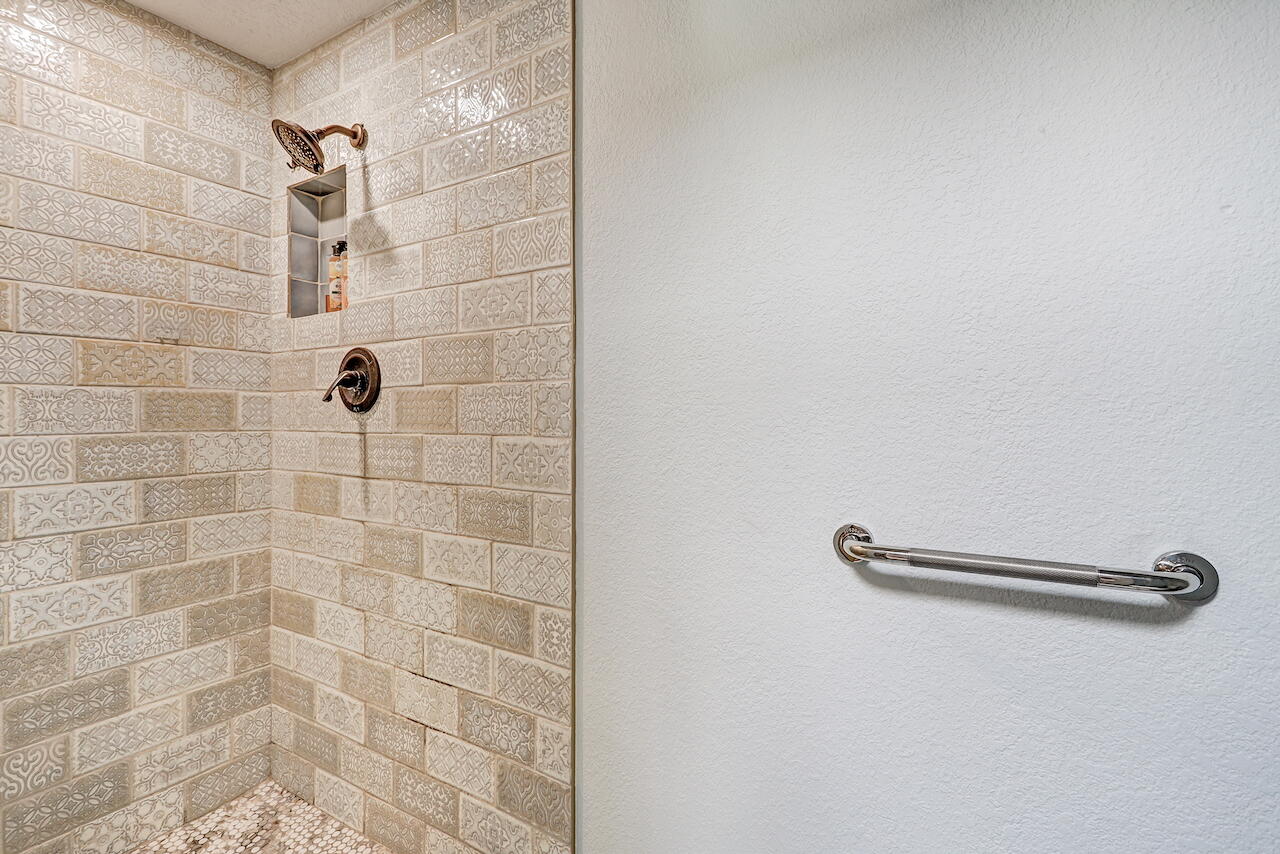 Photo 12 — 8420 Parrot Run Road NE
