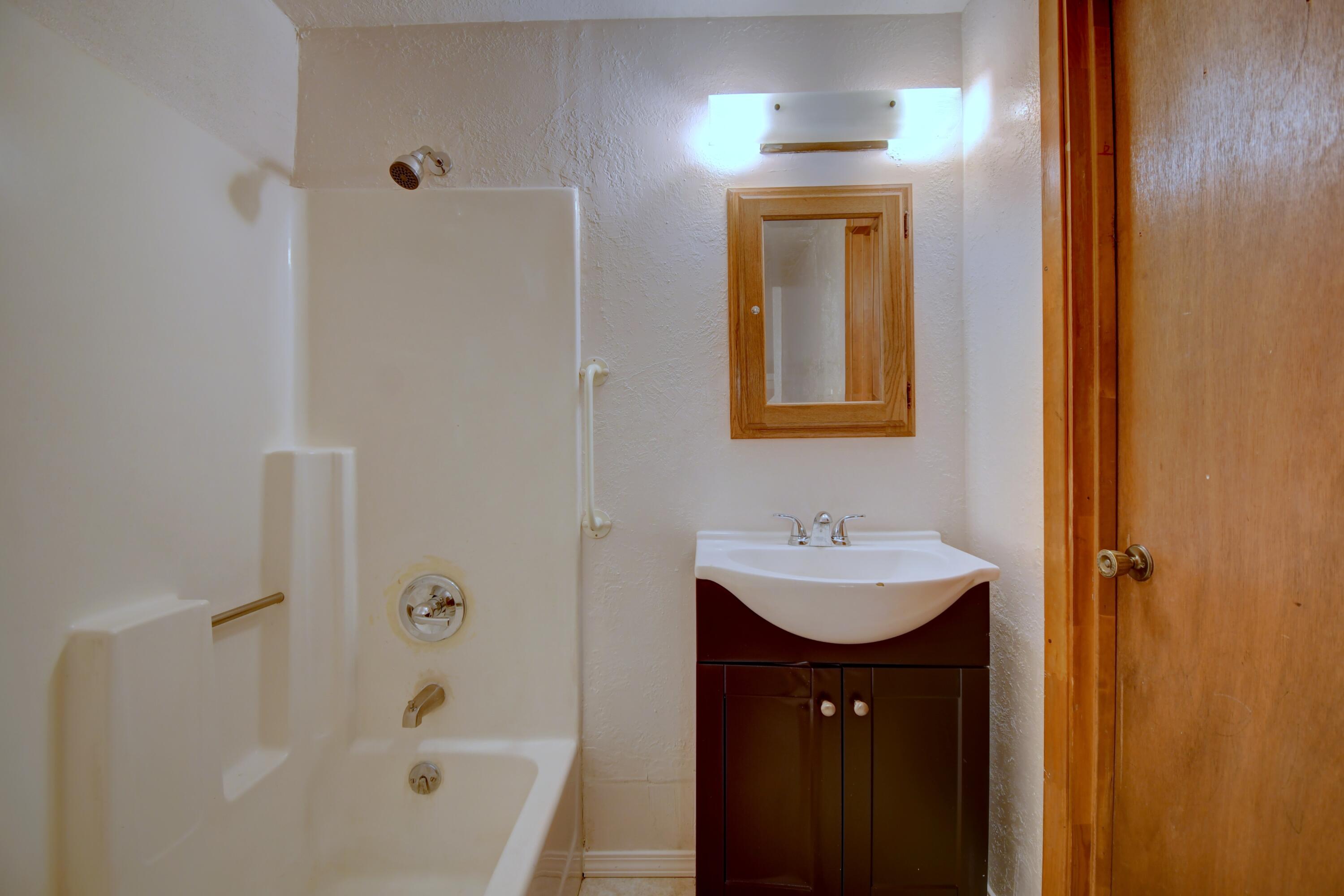 Photo 17 — 1141 Tapia Boulevard SW