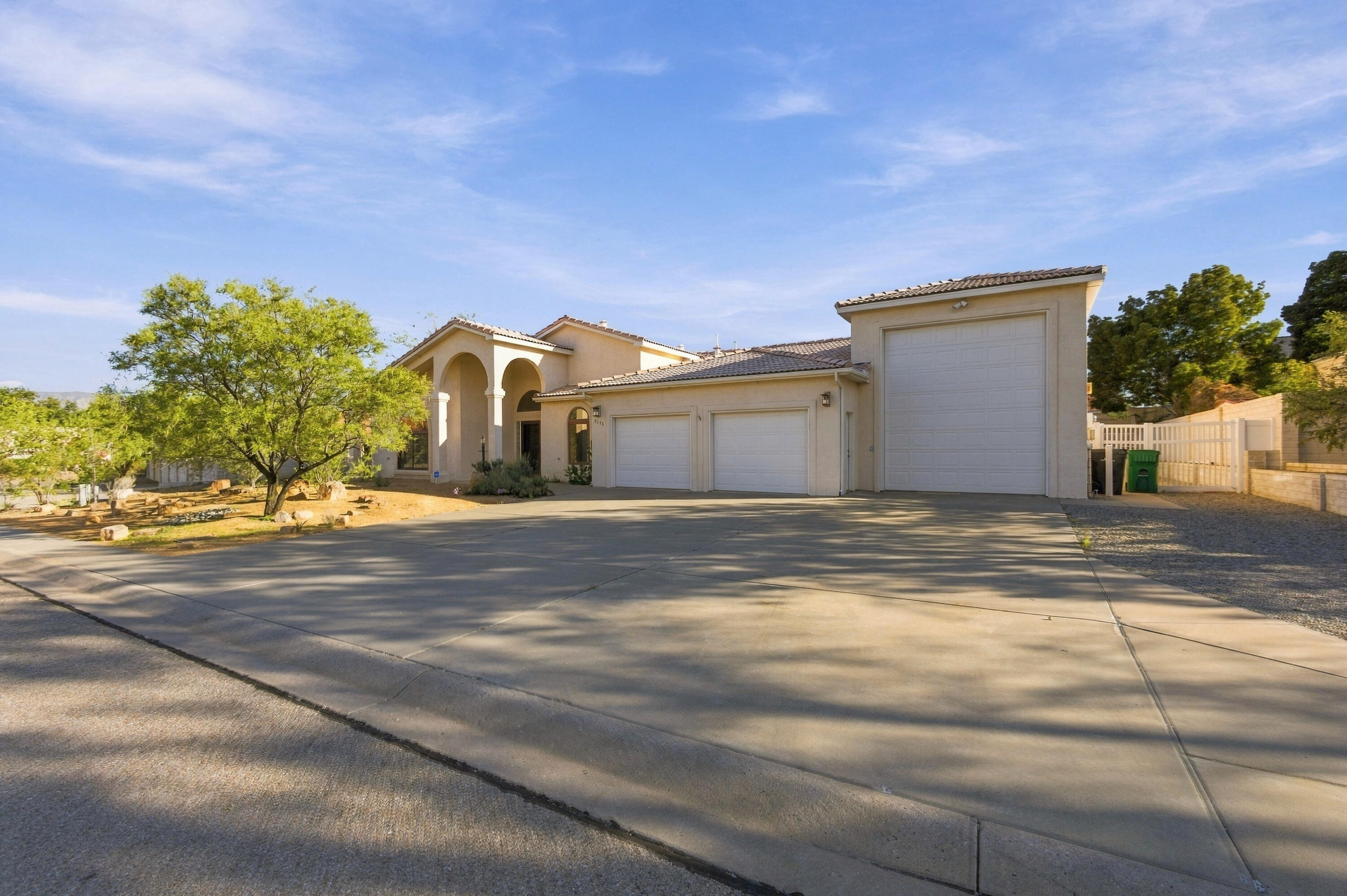 3196 Ashkirk Loop SE, Rio Rancho, NM 87124