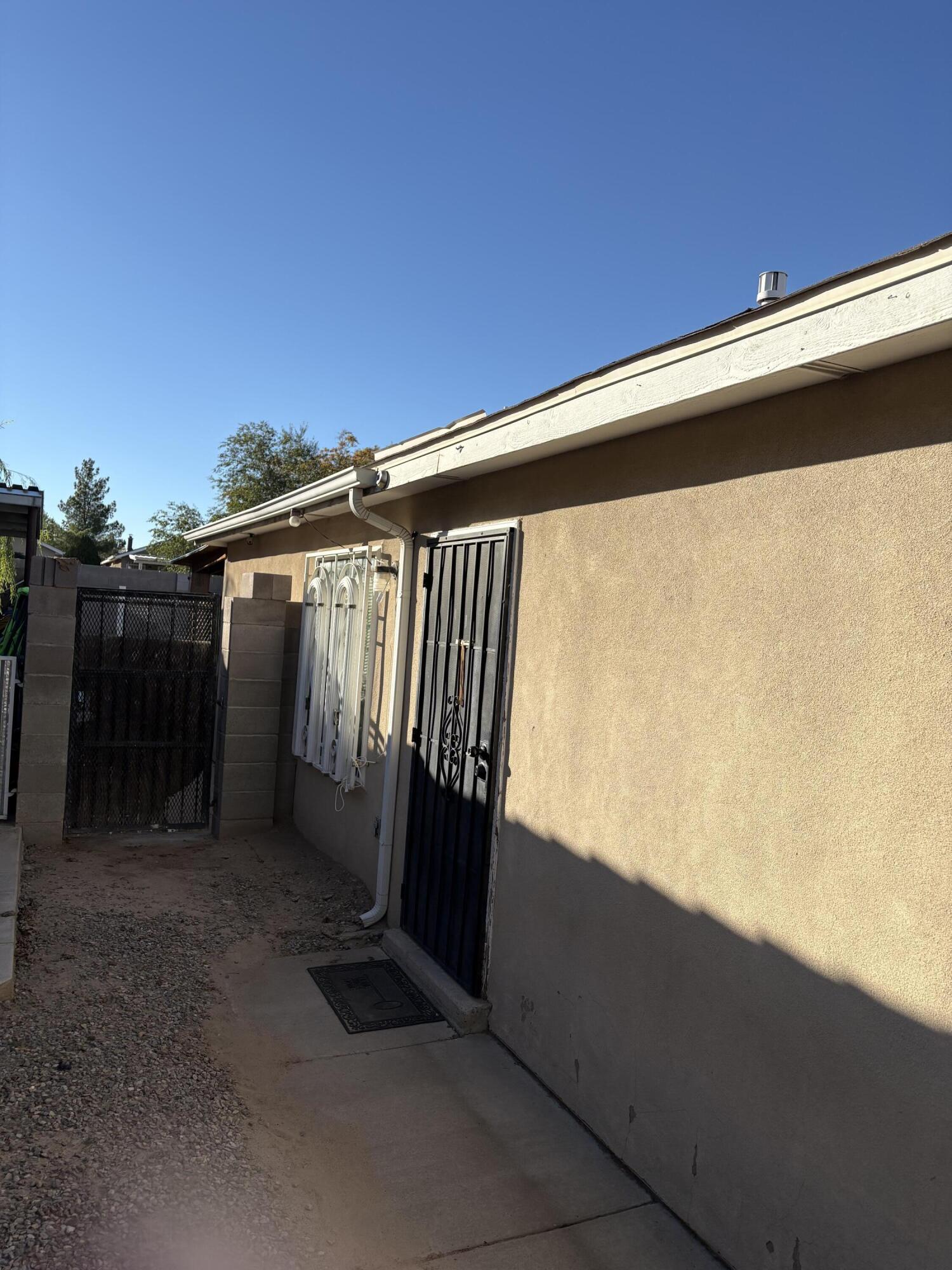 Photo 14 — 1701 Desert Ridge Road SW