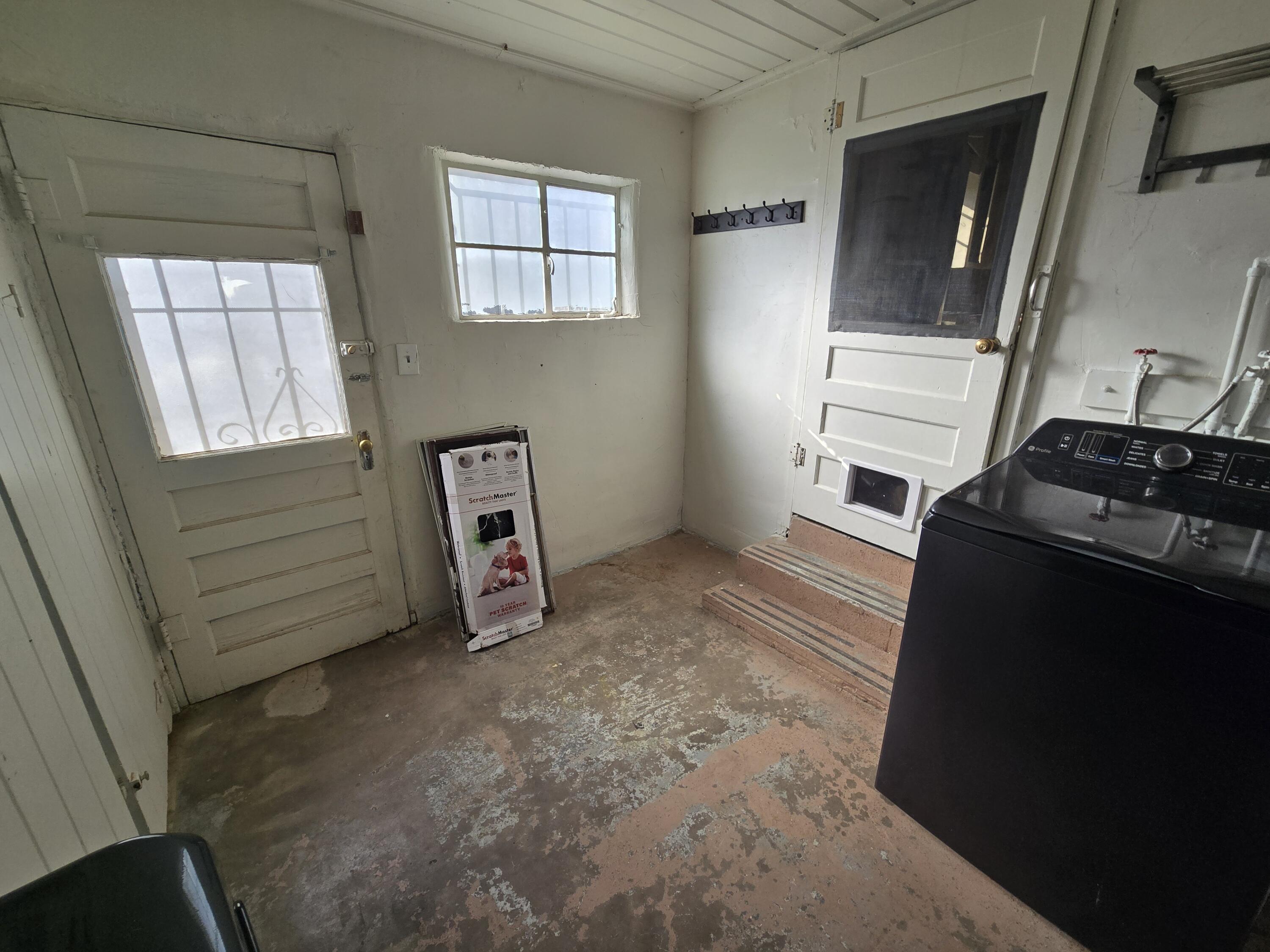 Photo 4 — 1009 Truman Street SE