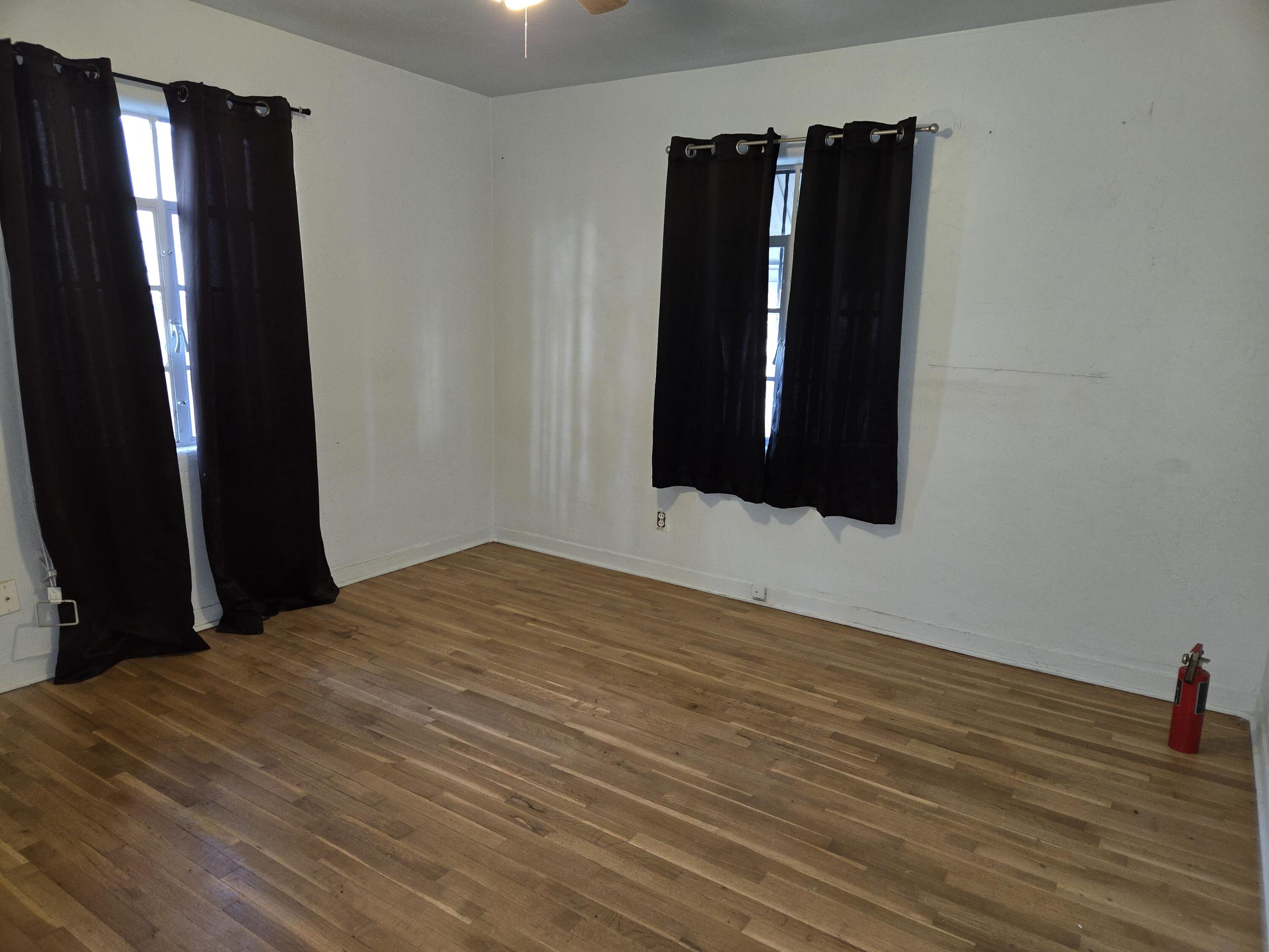 Photo 8 — 1009 Truman Street SE