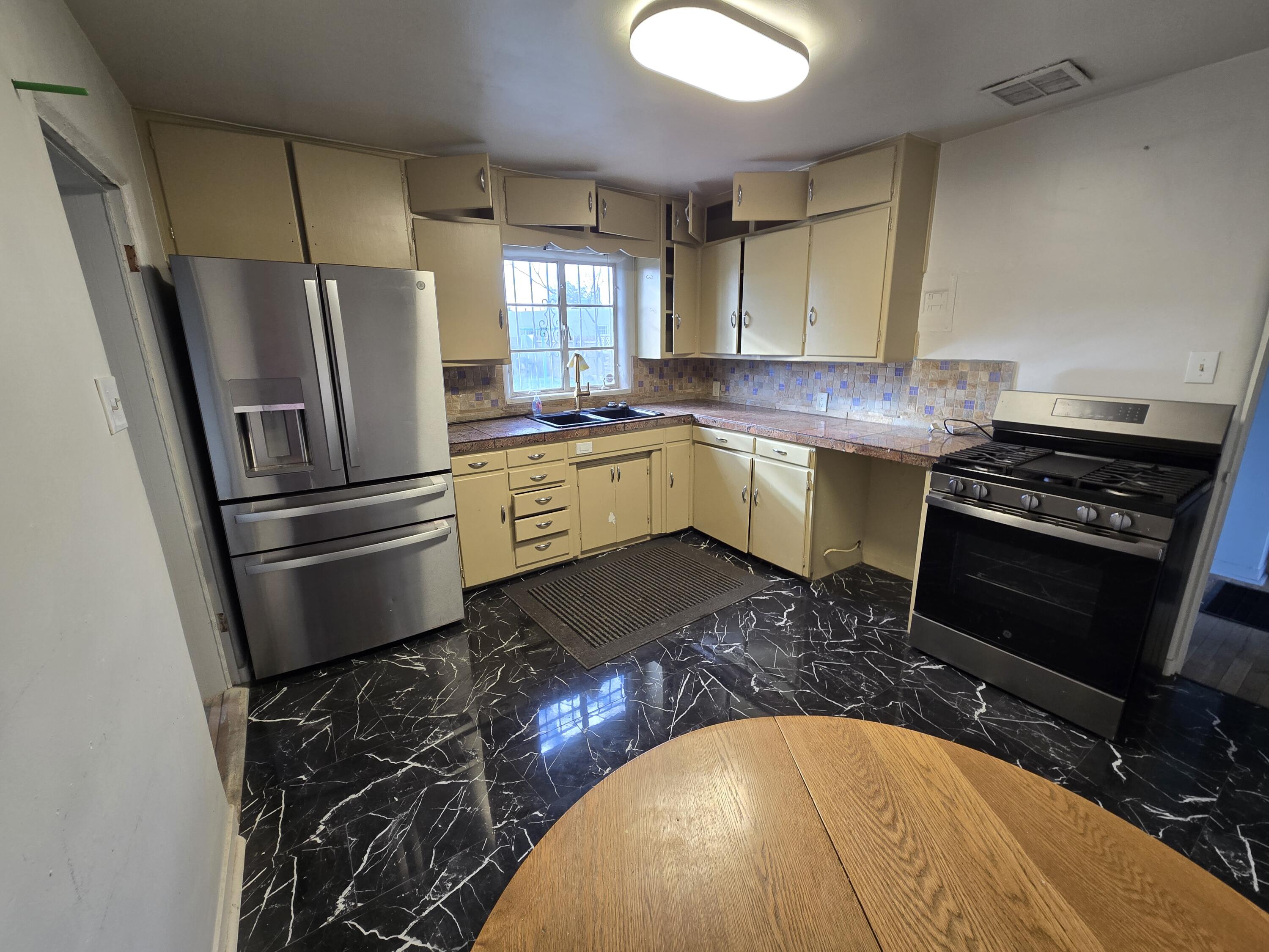 Photo 6 — 1009 Truman Street SE