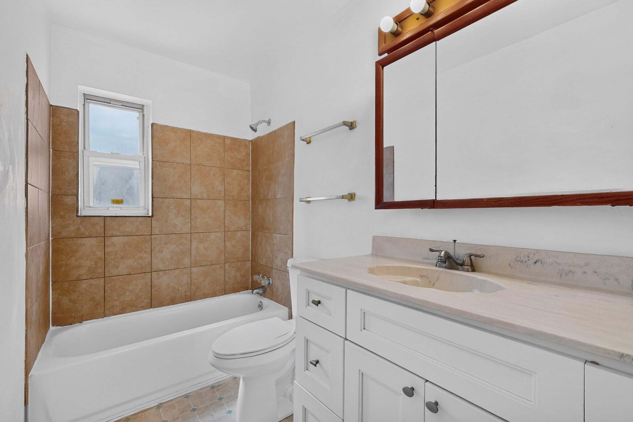 Photo 19 — 5824 Bellamah Avenue NE