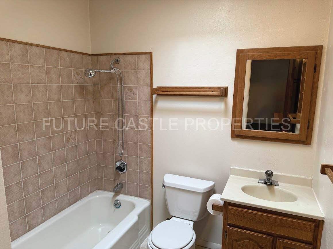 Photo 3 — 502 Niagara Road NE