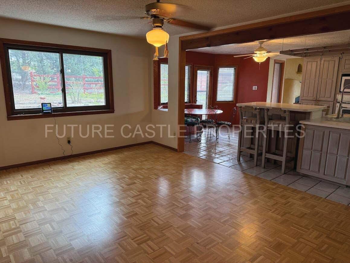 Photo 11 — 502 Niagara Road NE