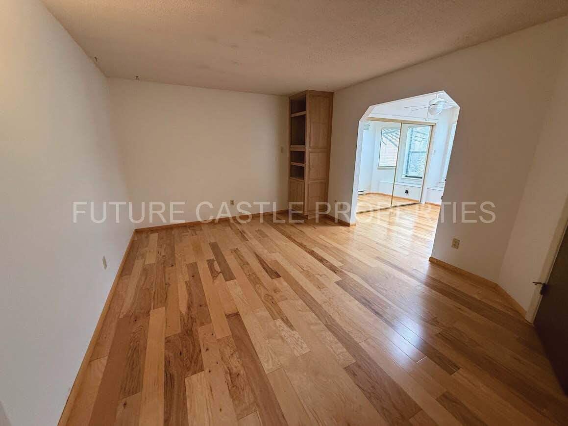 Photo 8 — 502 Niagara Road NE