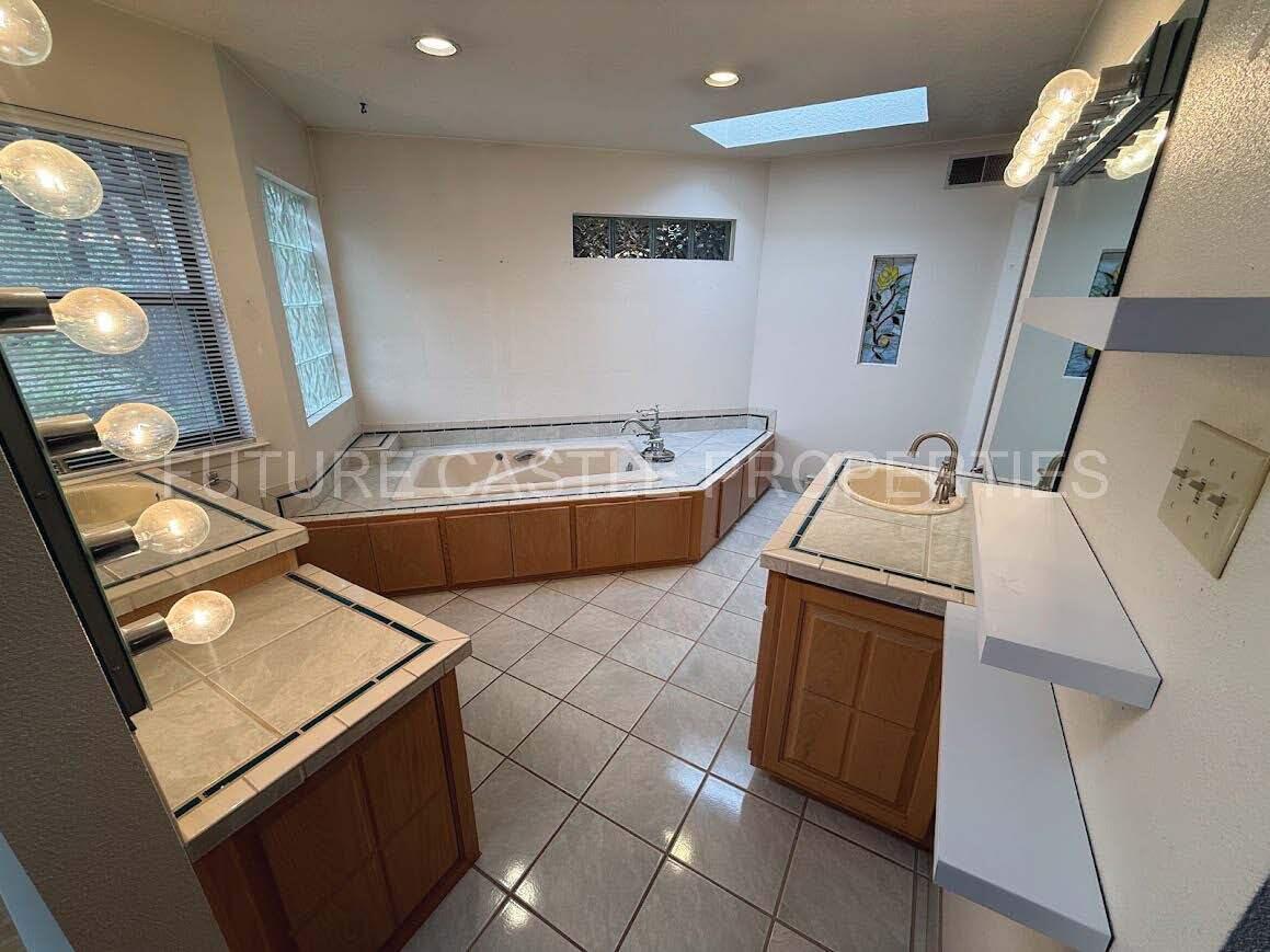 Photo 7 — 502 Niagara Road NE