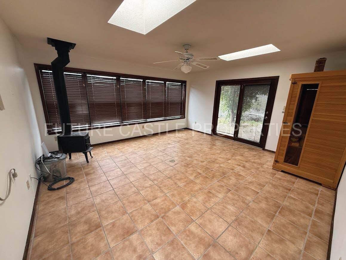 Photo 5 — 502 Niagara Road NE