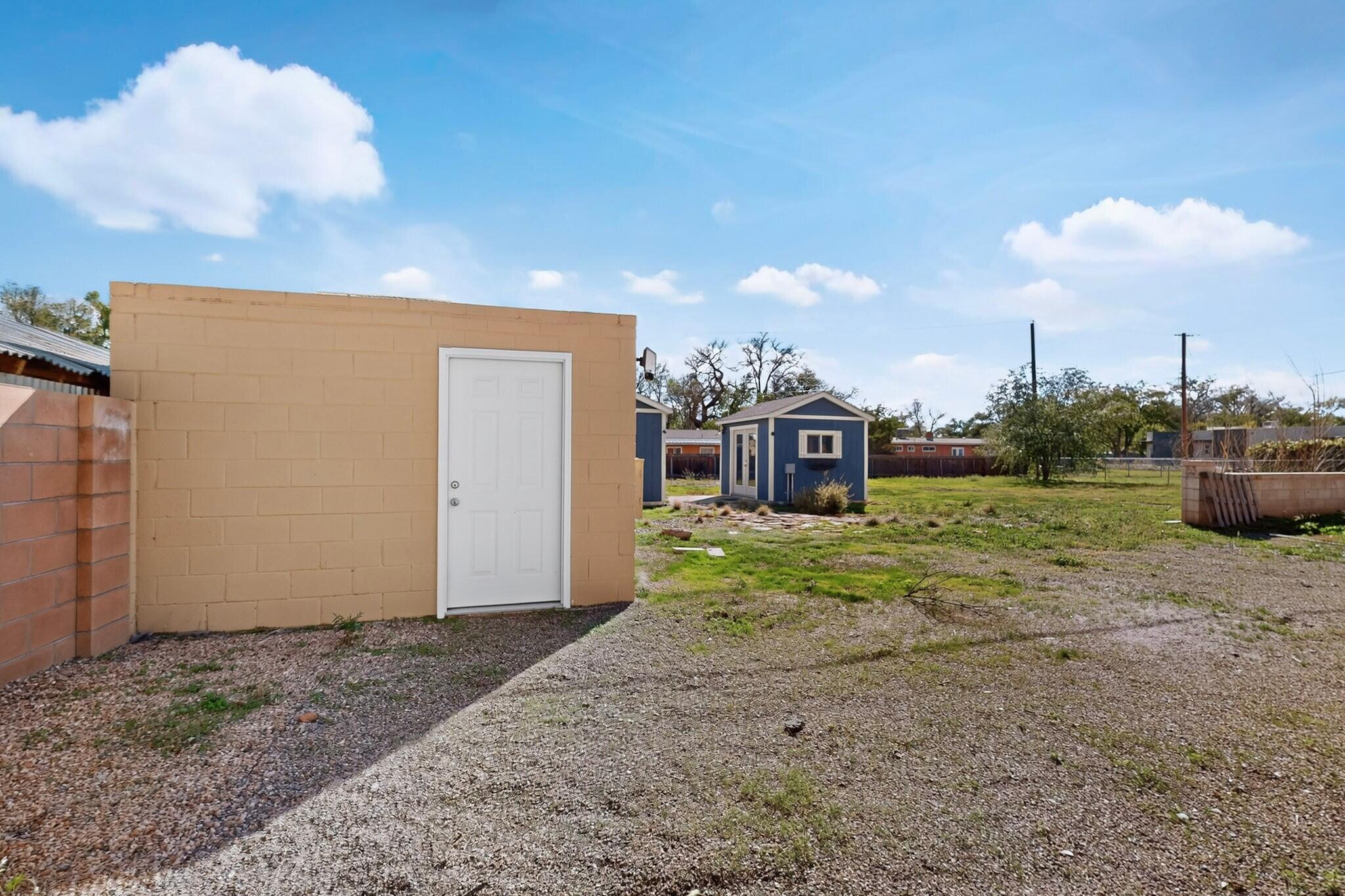 Photo 4 — 712 Green Valley Road NW
