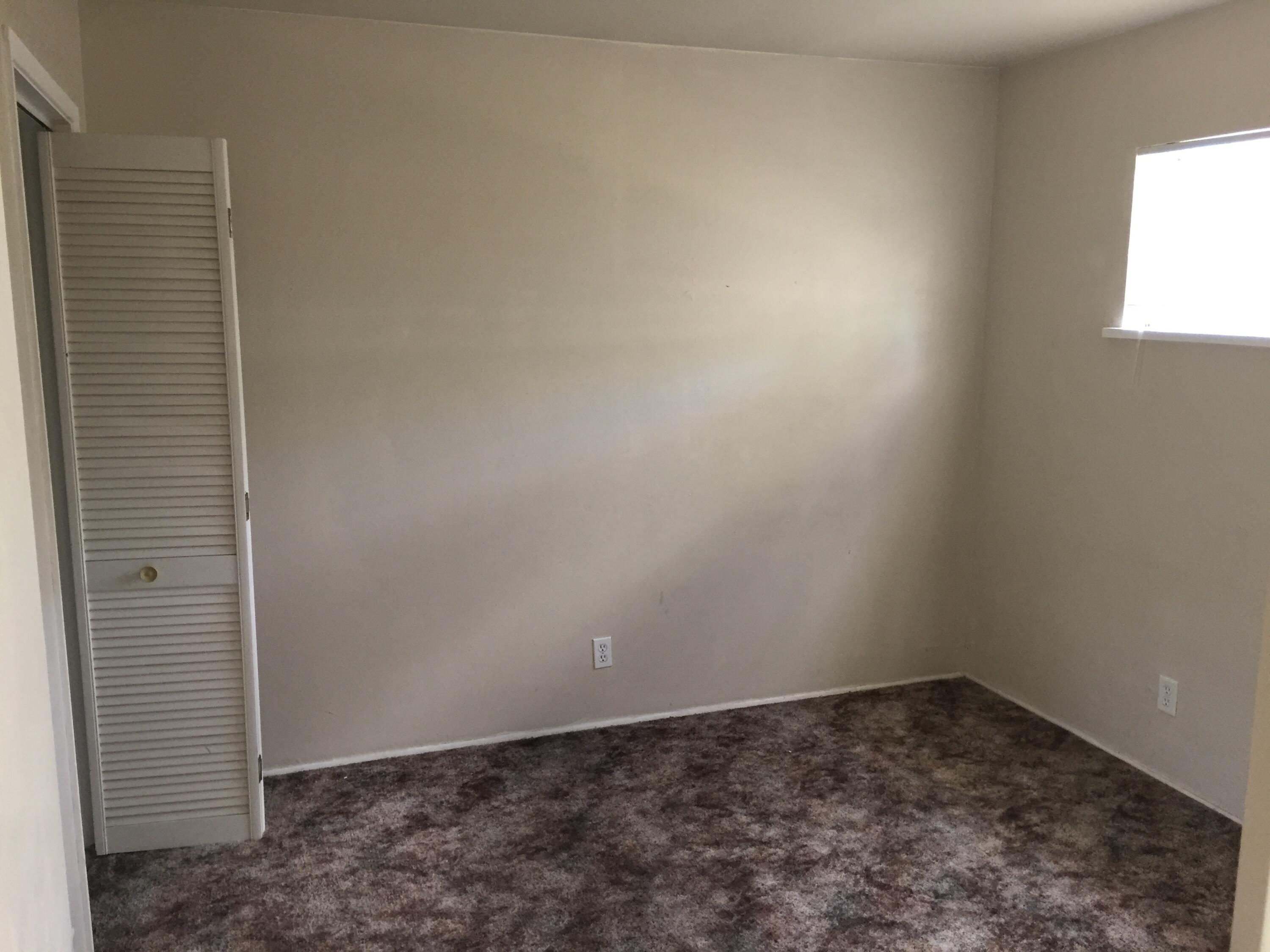 Photo 6 — 427 Stanford Drive SE b