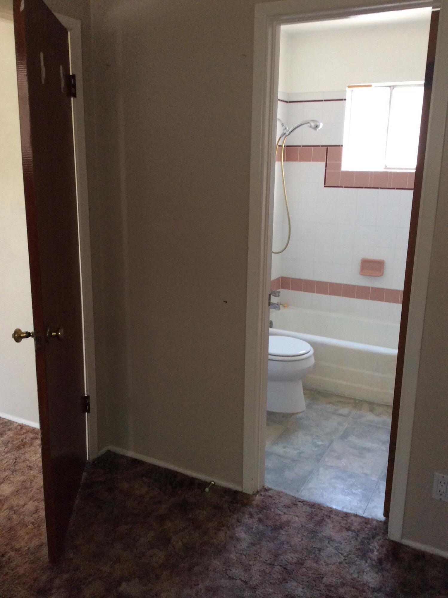 Photo 4 — 427 Stanford Drive SE b
