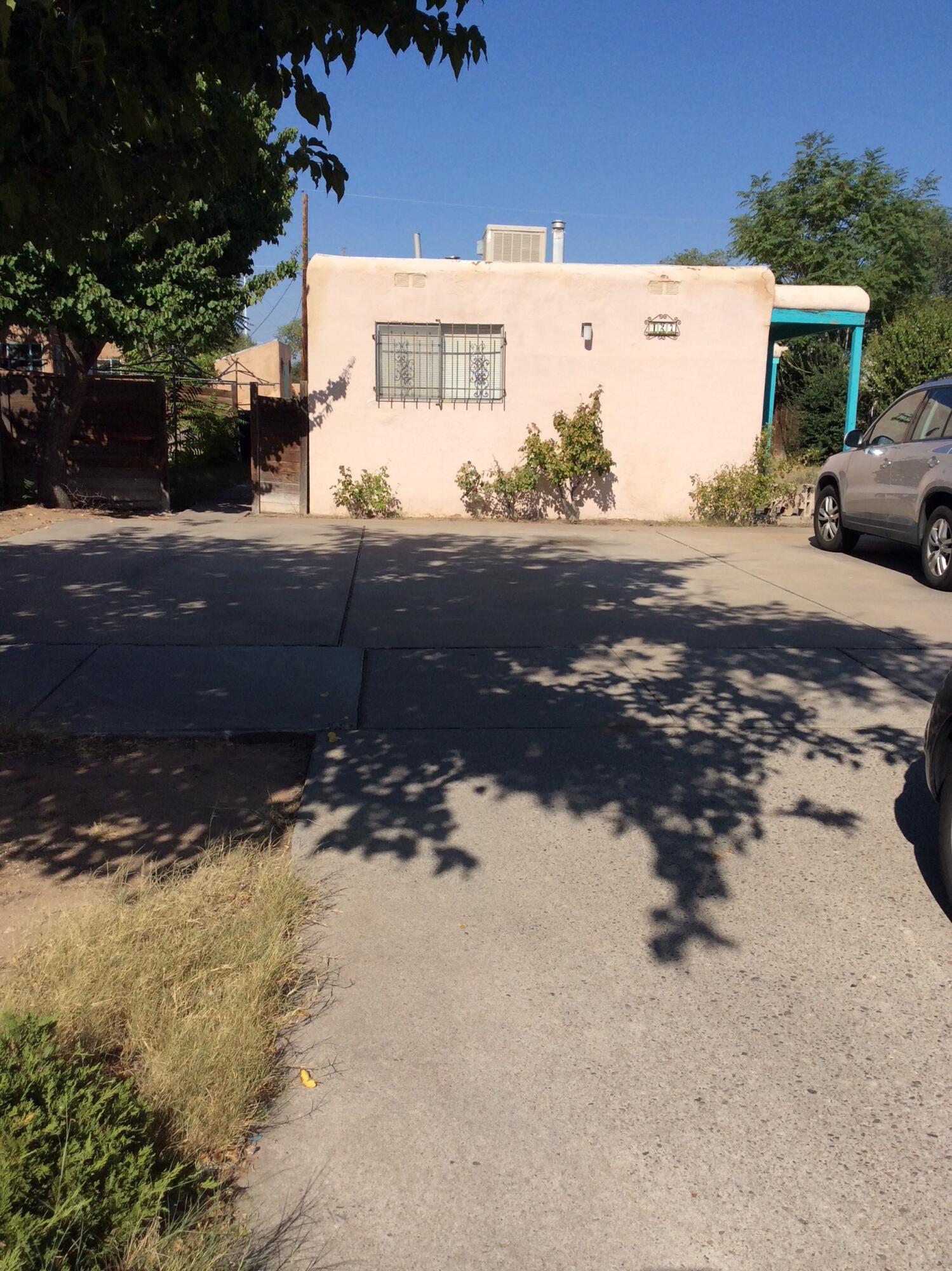 Photo 3 — 427 Stanford Drive SE b
