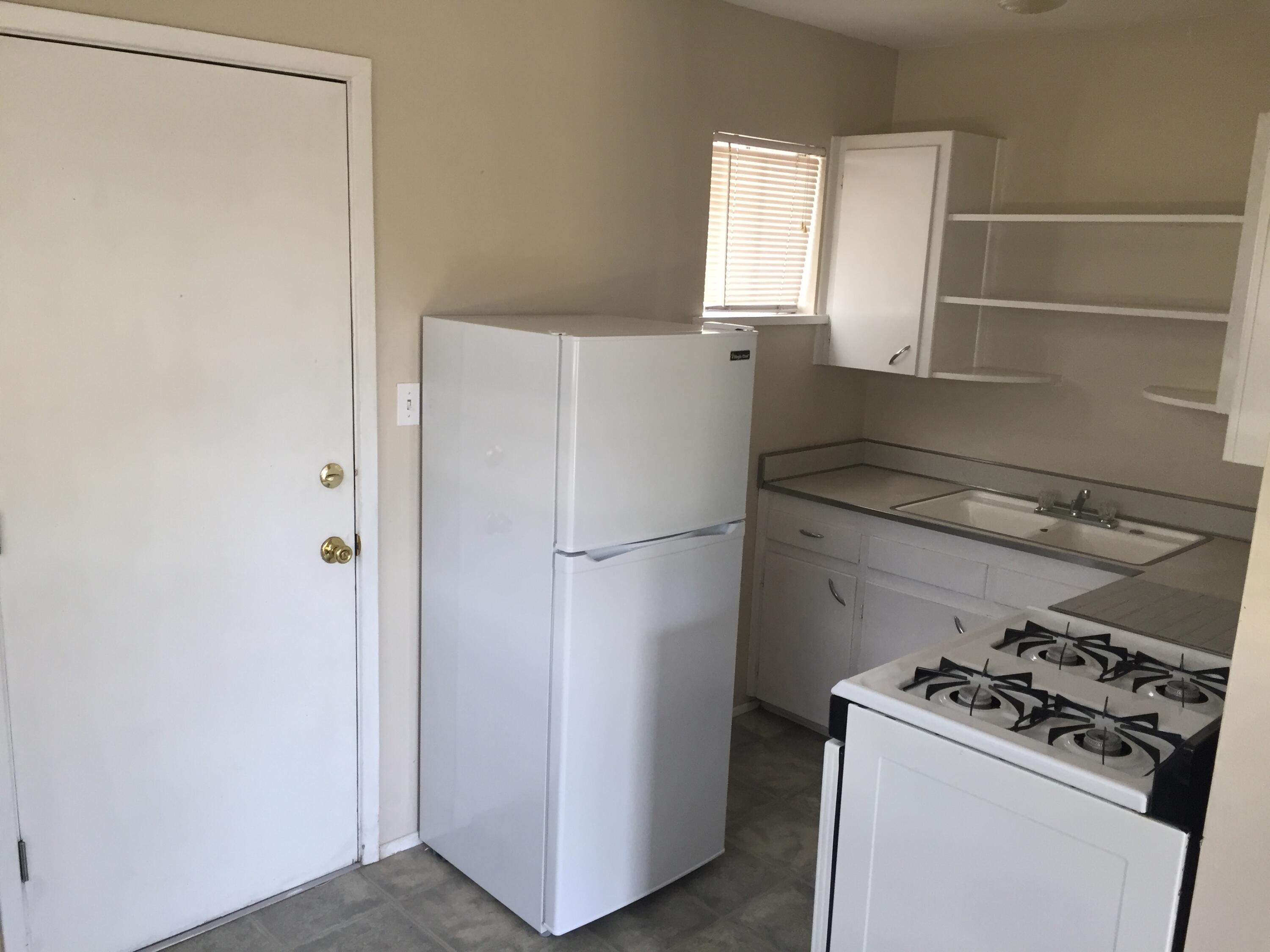 Photo 11 — 427 Stanford Drive SE b