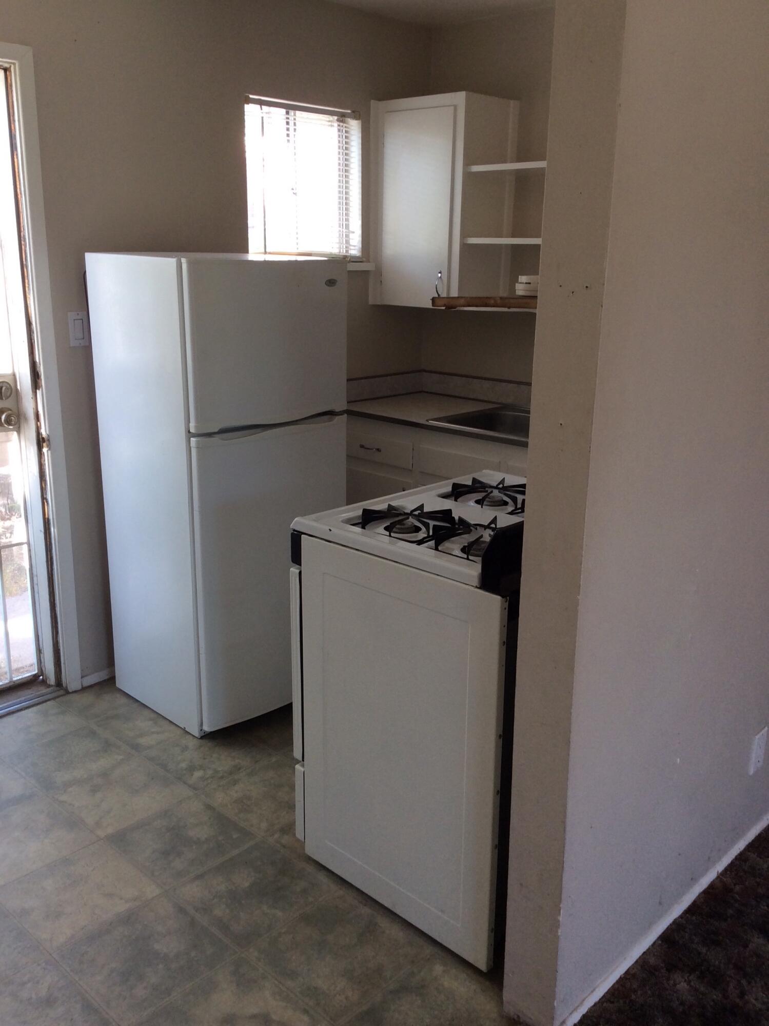 Photo 10 — 427 Stanford Drive SE b