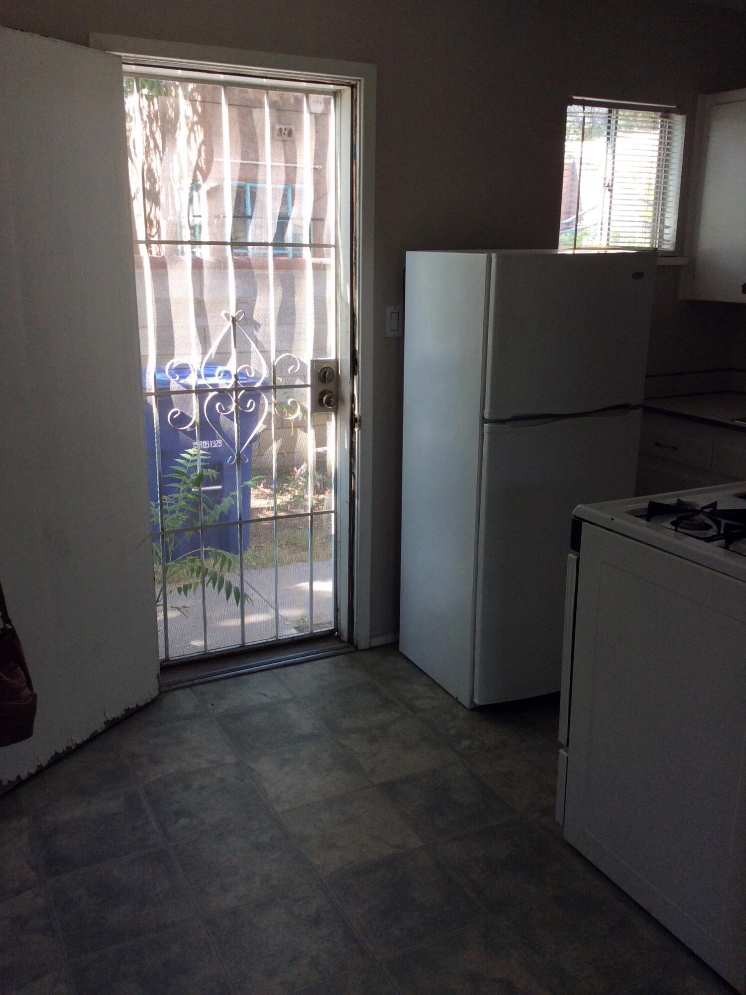 Photo 9 — 427 Stanford Drive SE b
