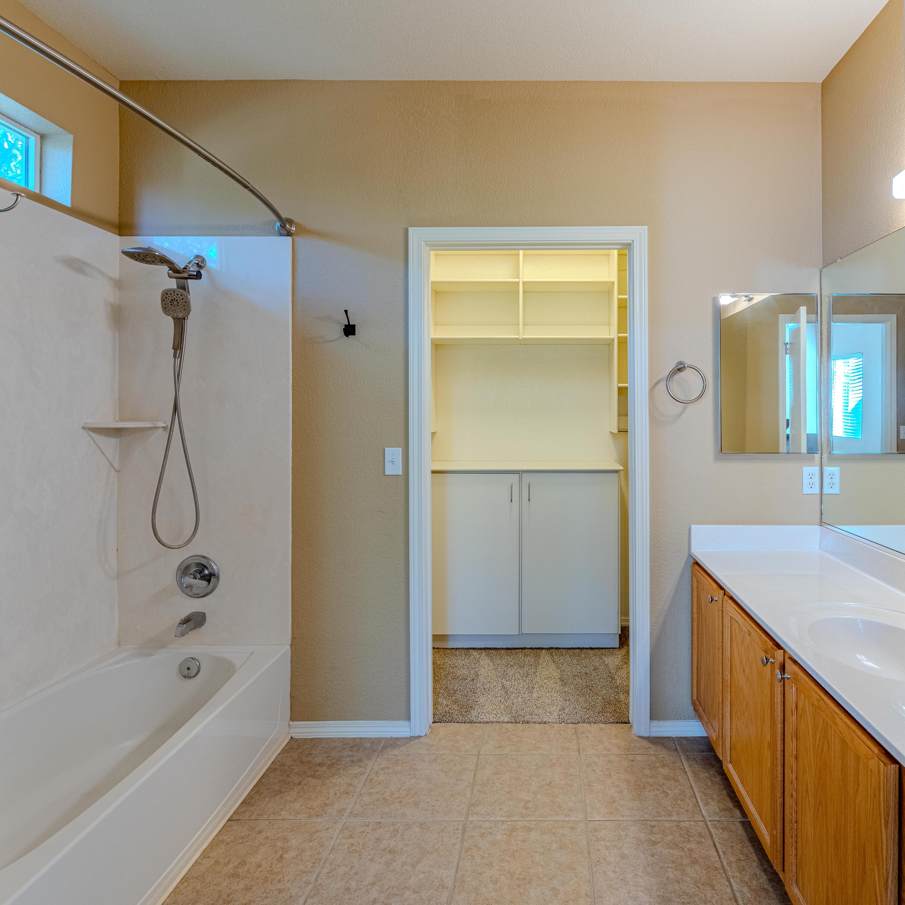 Photo 15 — 6800 Vista Del Norte Road NE # 23