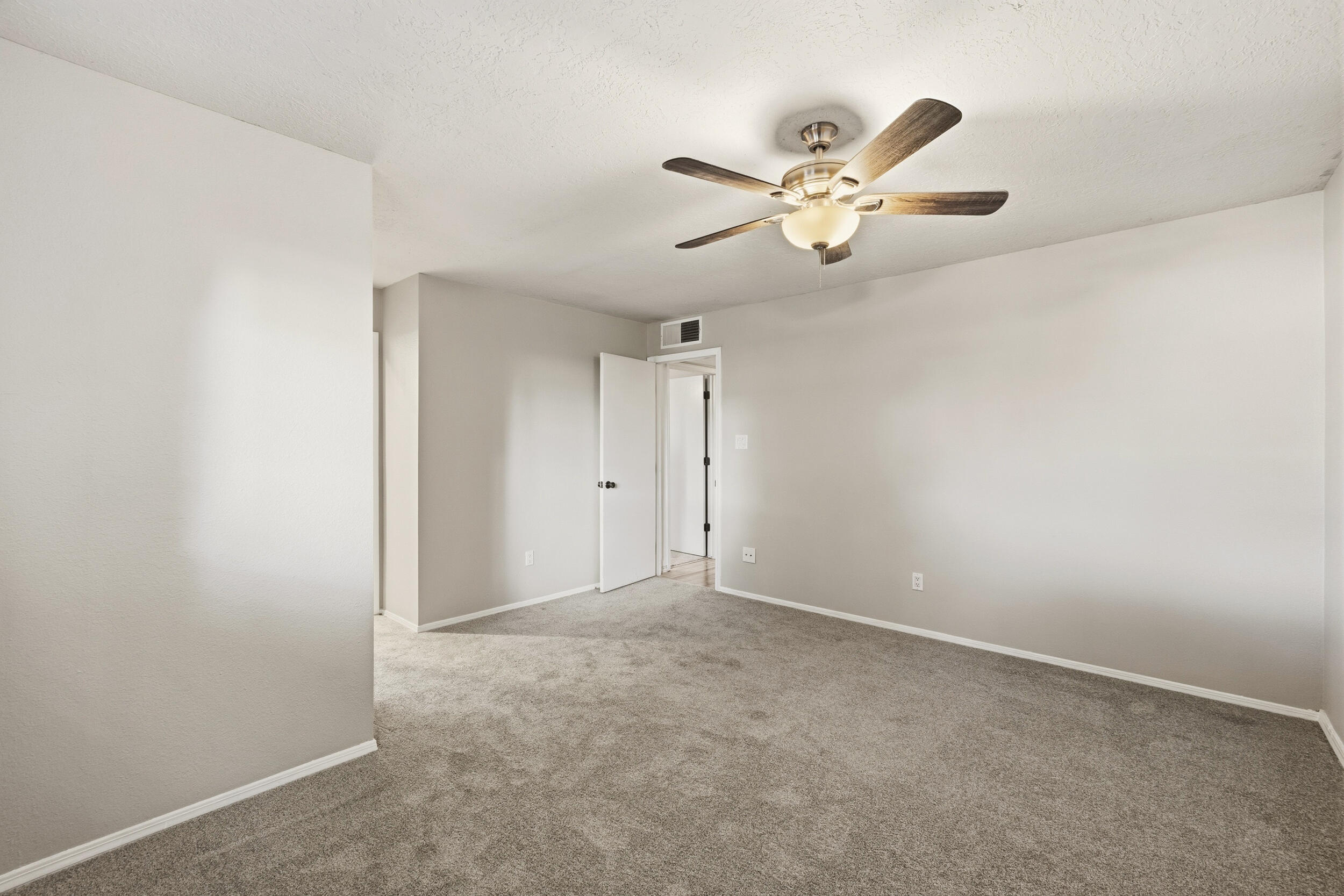 Photo 16 — 7230 Luella Anne Drive NE