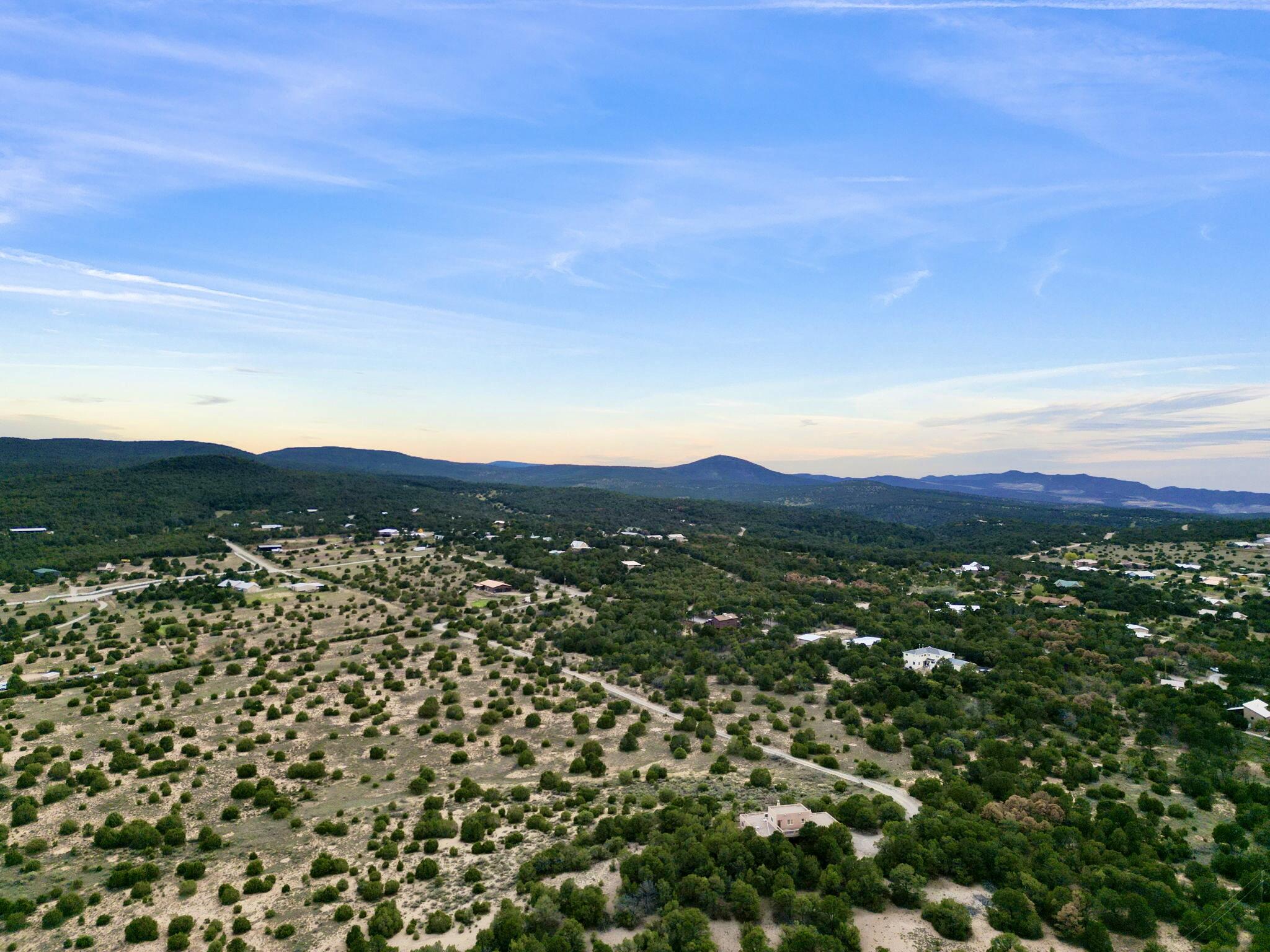 Photo 7 — 27 Sedillo Loop