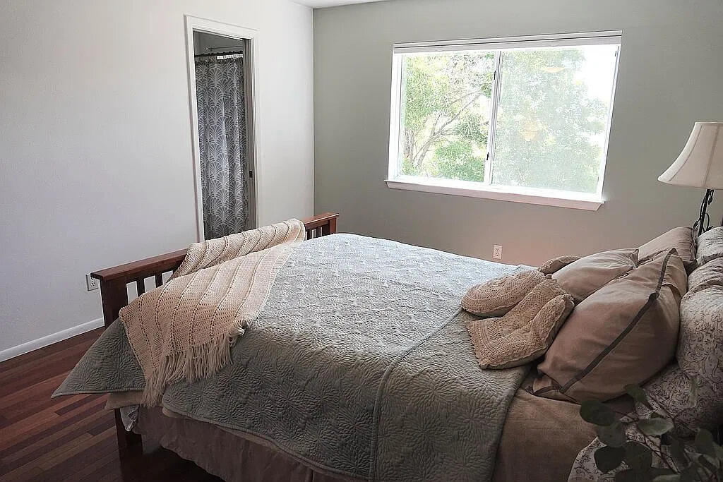 Photo 20 — 4515 Downey Street NE