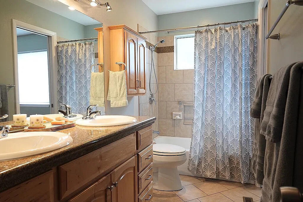 Photo 18 — 4515 Downey Street NE