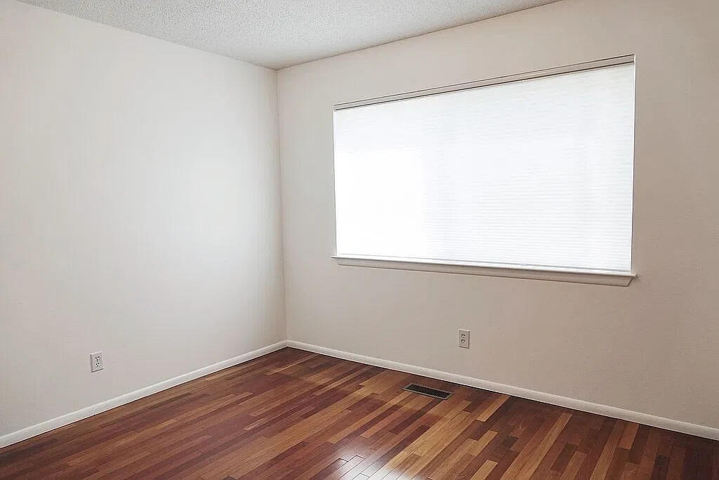 Photo 16 — 4515 Downey Street NE