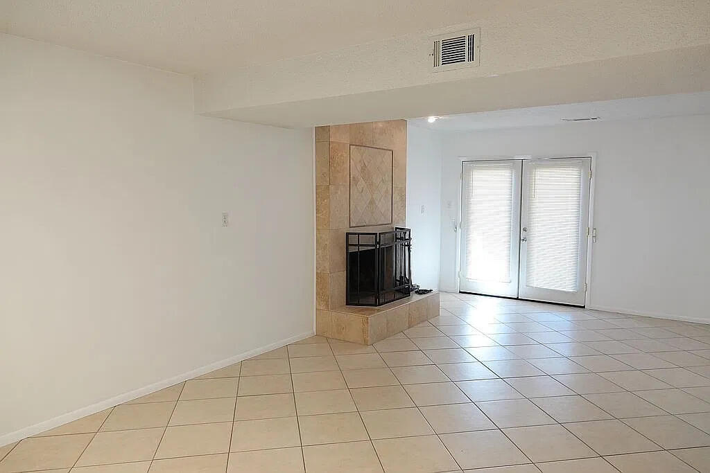 Photo 12 — 4515 Downey Street NE