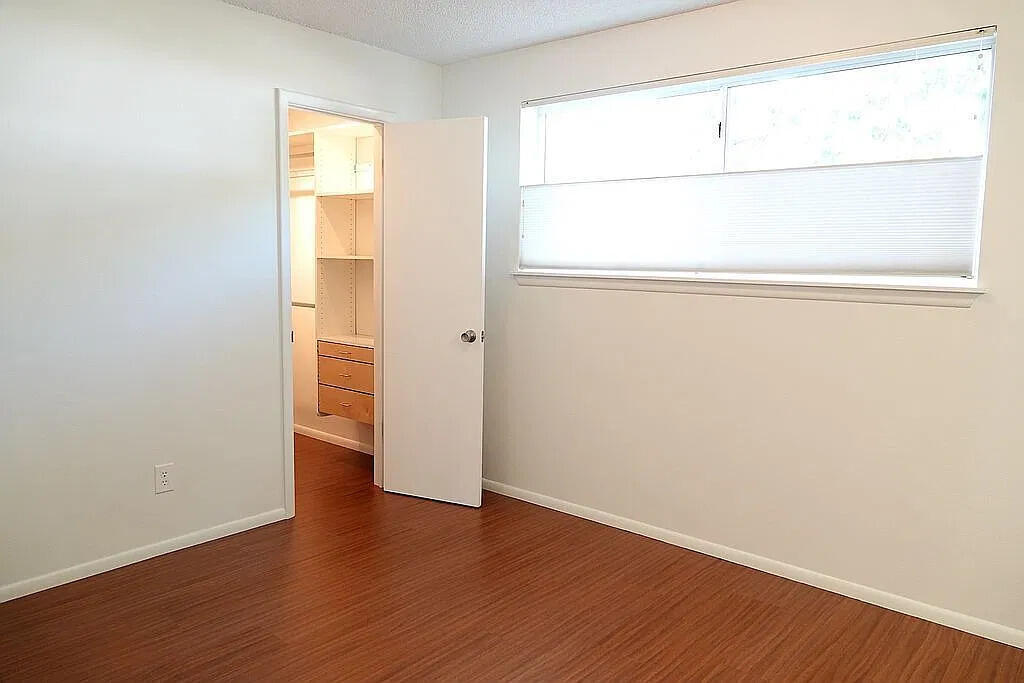 Photo 8 — 4515 Downey Street NE