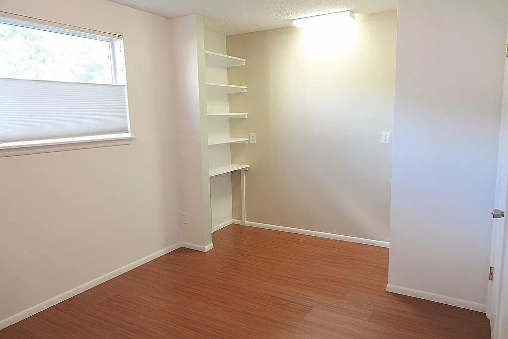 Photo 7 — 4515 Downey Street NE