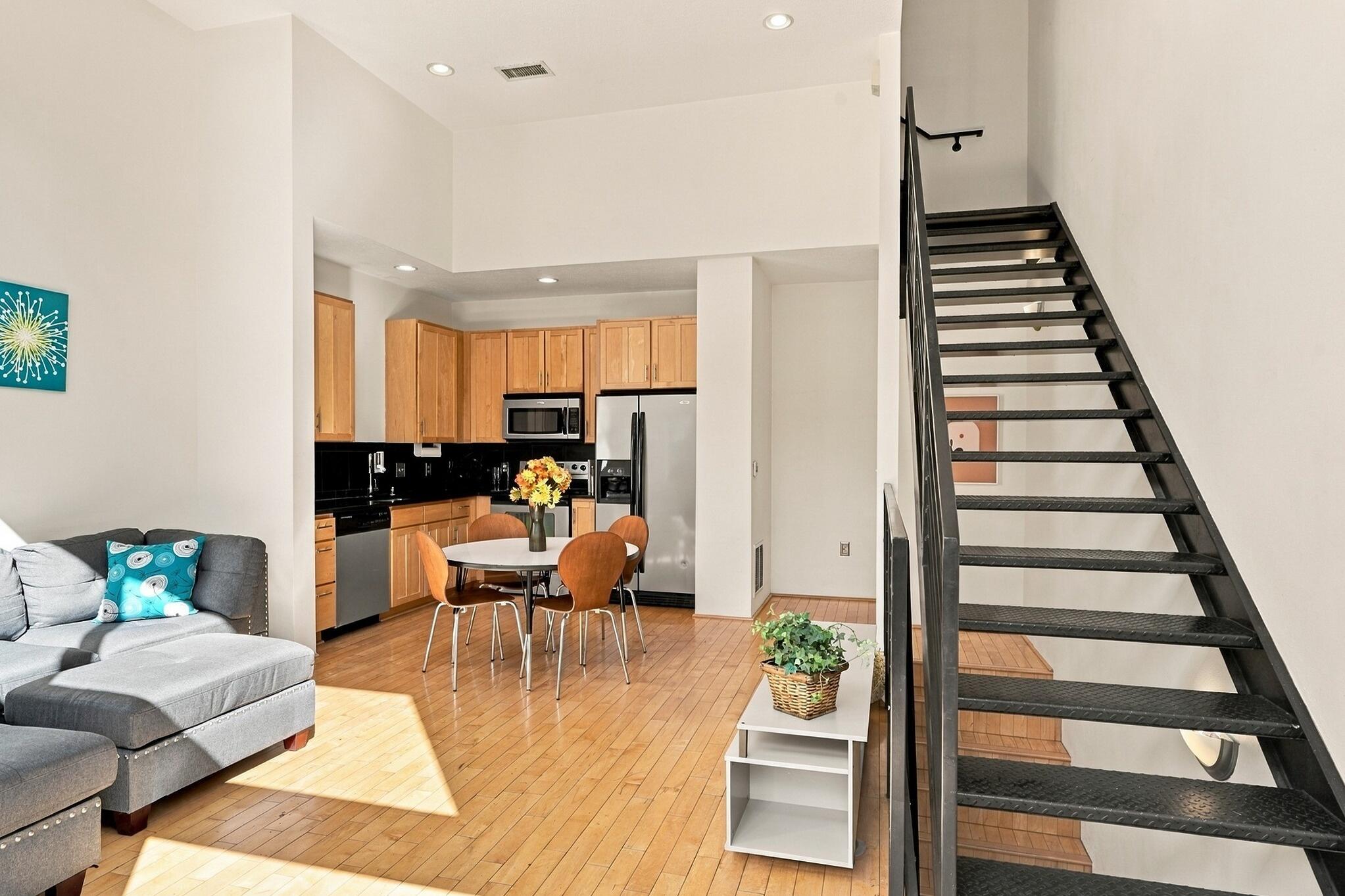 Photo 19 — 821 Silver Avenue SW
