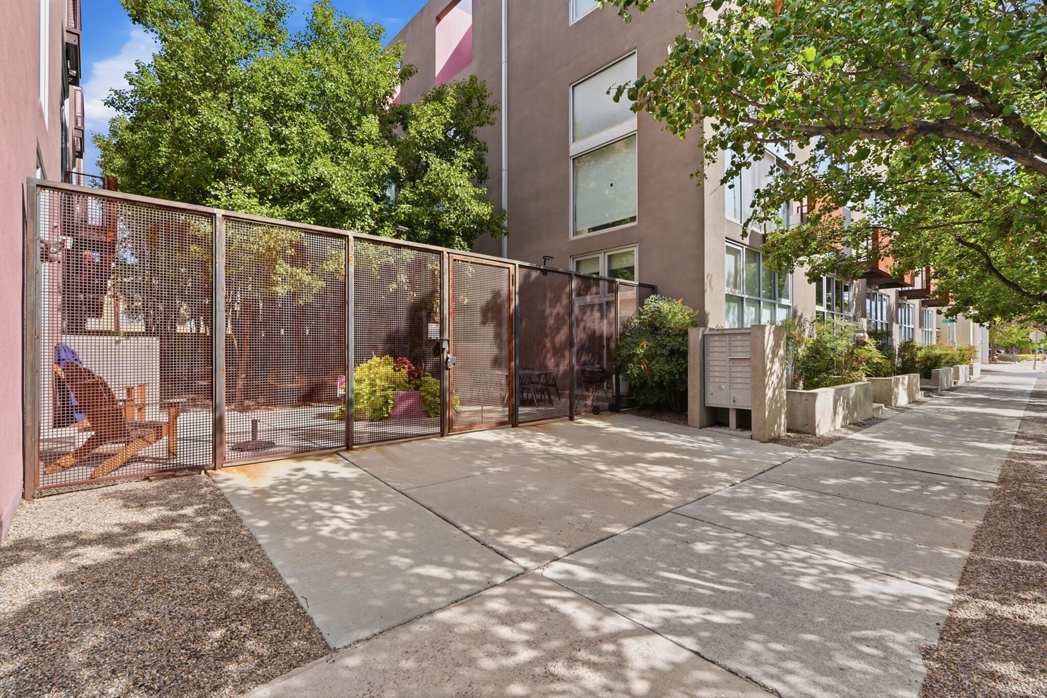 Photo 4 — 821 Silver Avenue SW