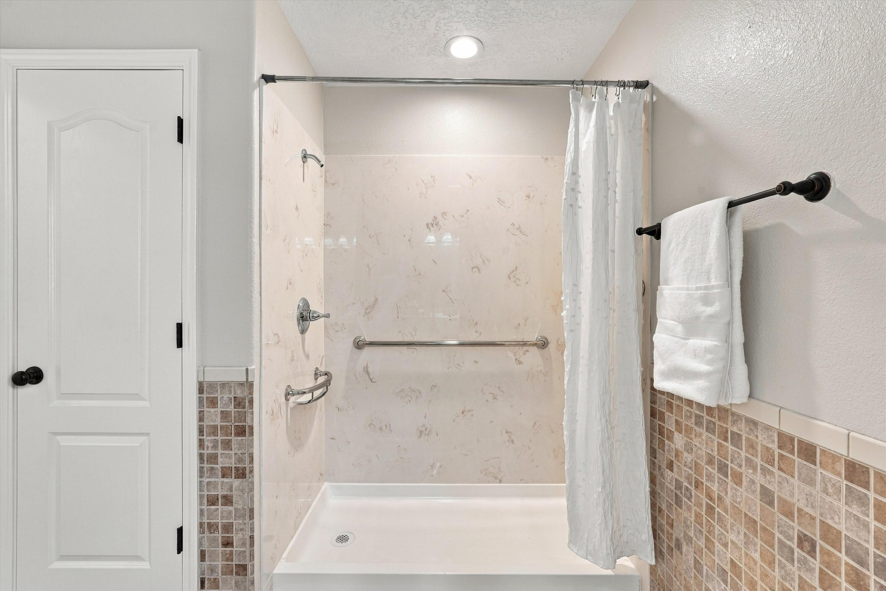 Photo 14 — 2504 Woodhill Drive NW