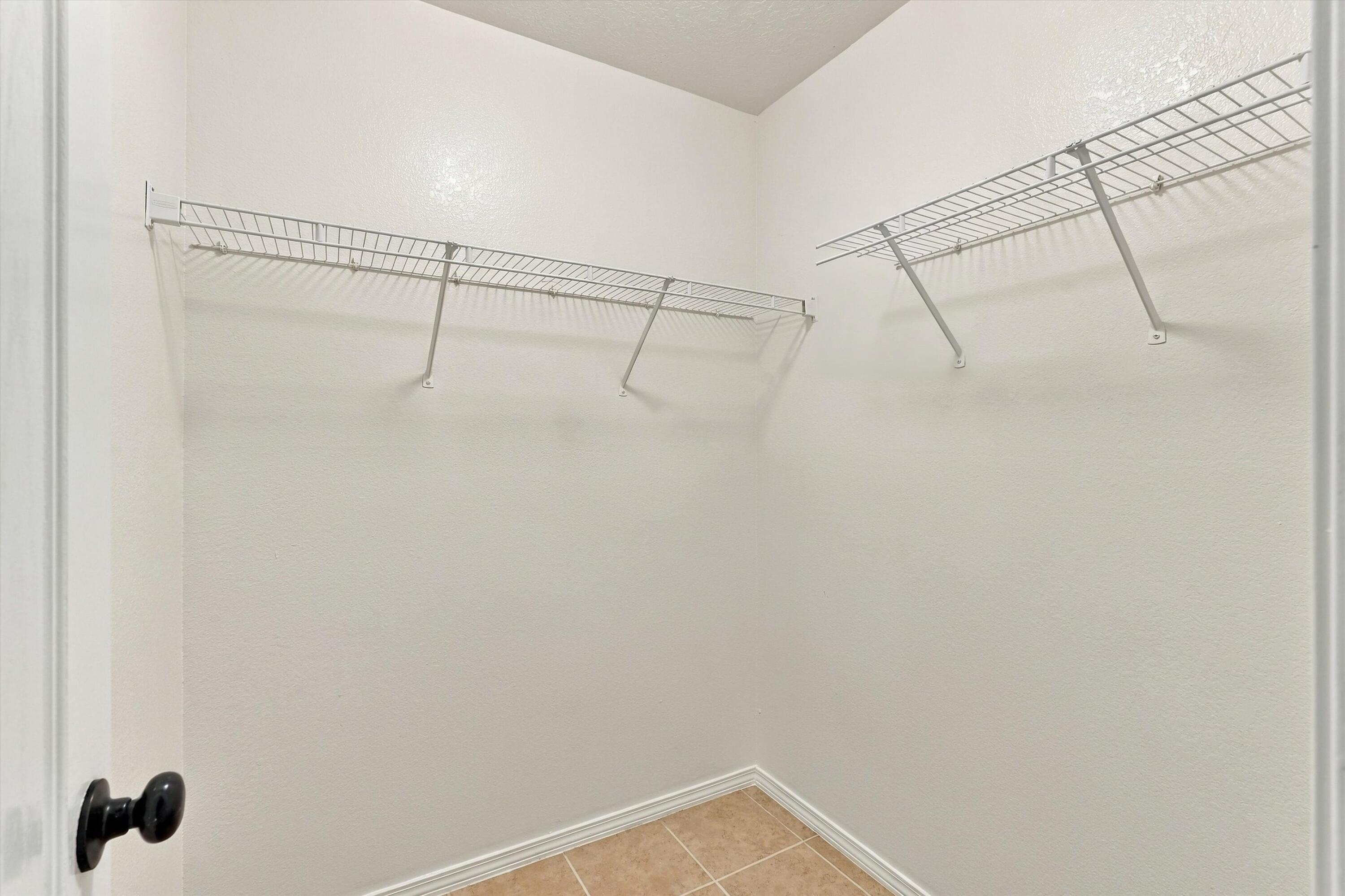 Photo 13 — 2504 Woodhill Drive NW