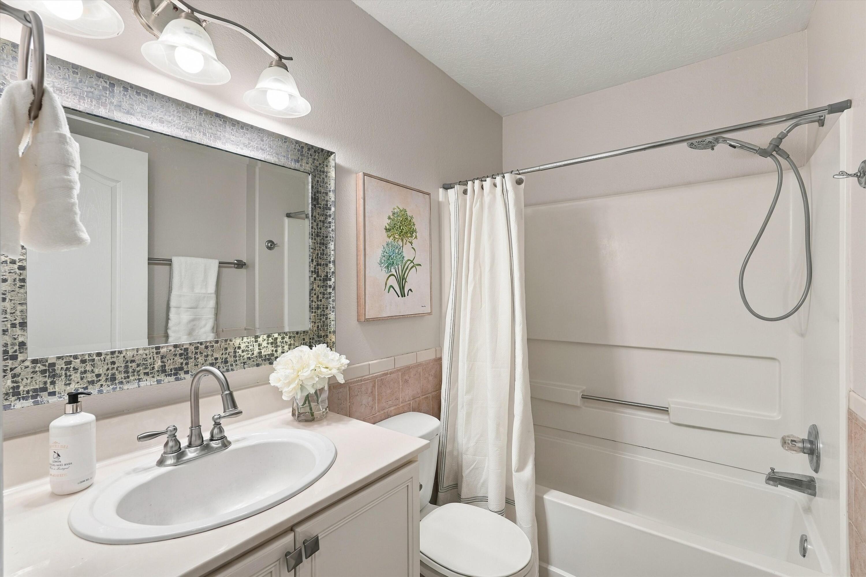 Photo 7 — 2504 Woodhill Drive NW