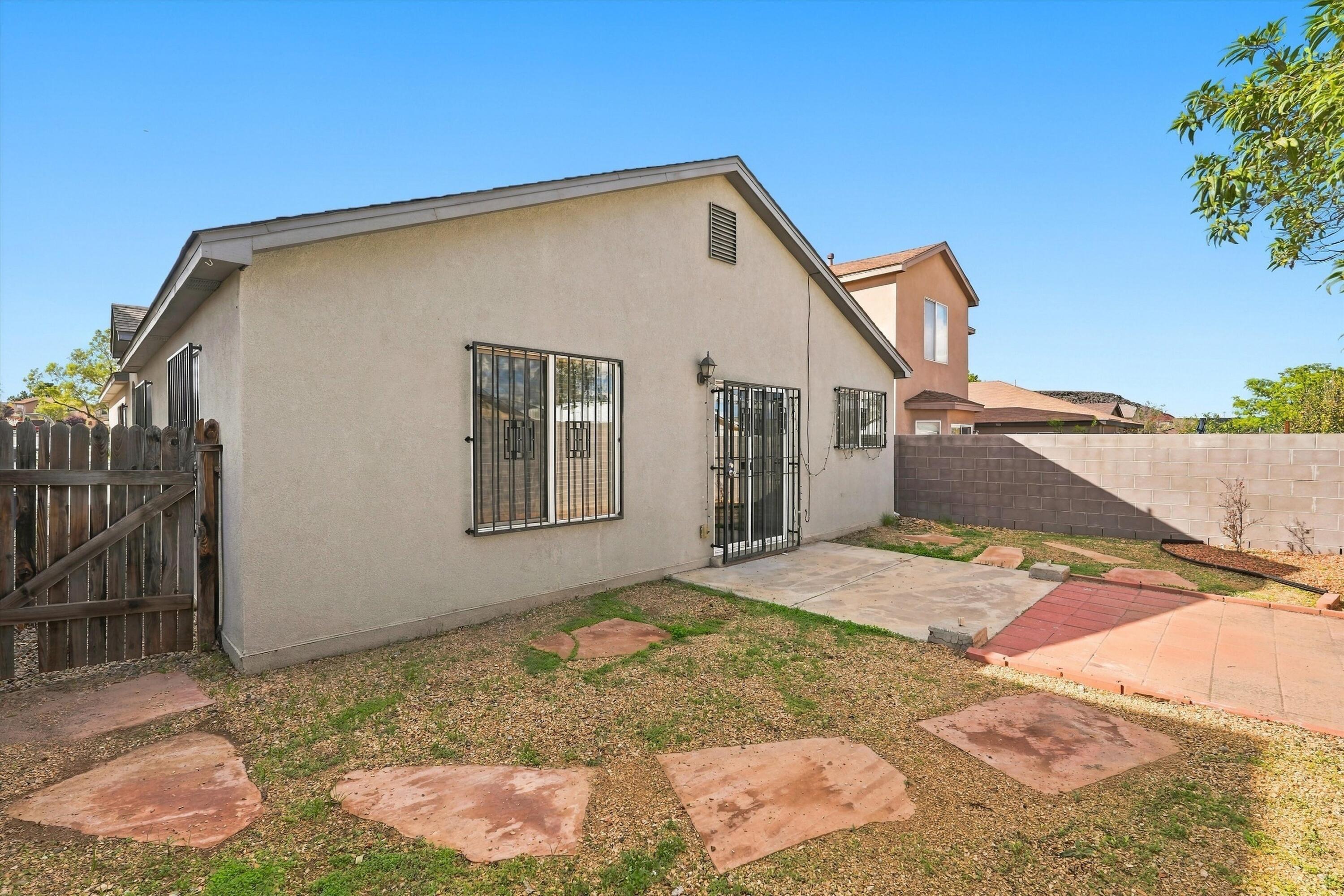 Photo 4 — 2504 Woodhill Drive NW