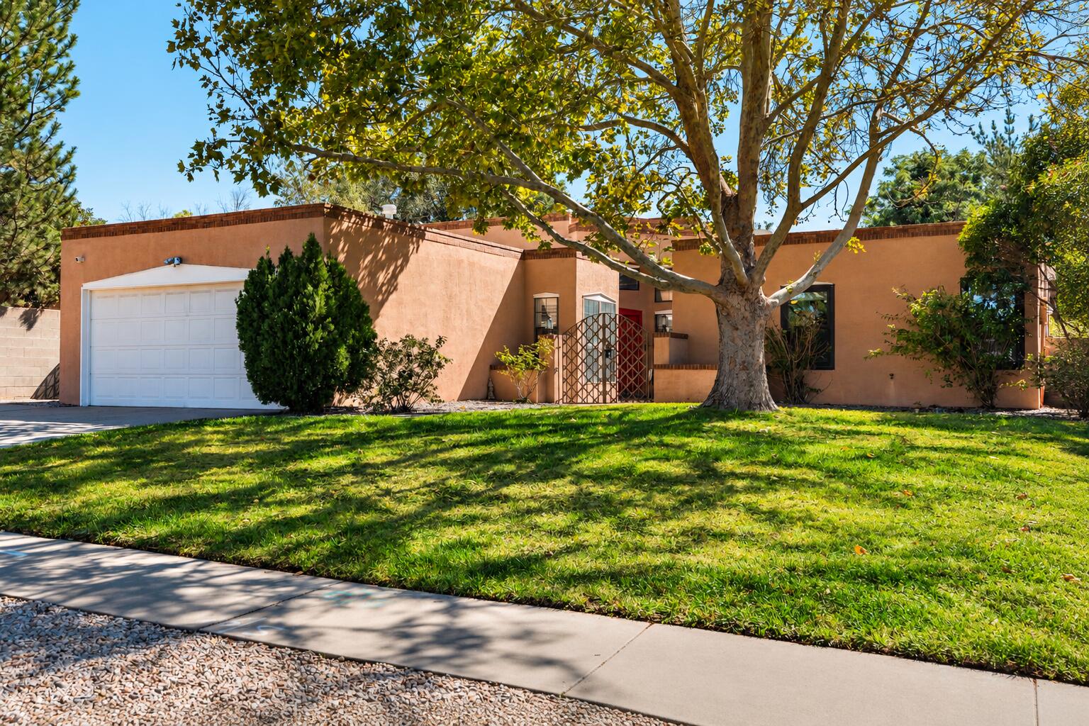 Photo 2 — 9404 Peralta Road NE