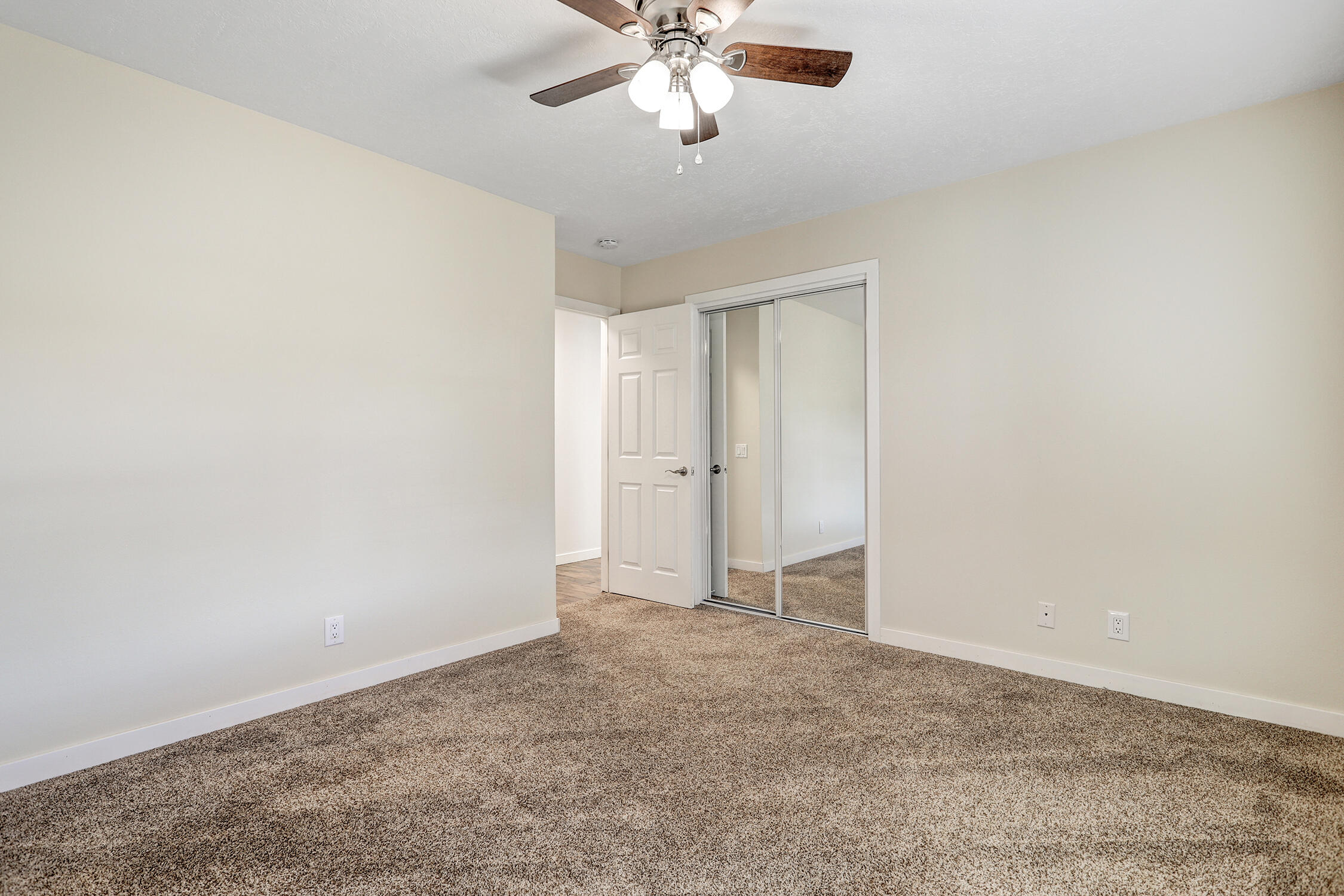 Photo 7 — 7915 Puritan Court NE